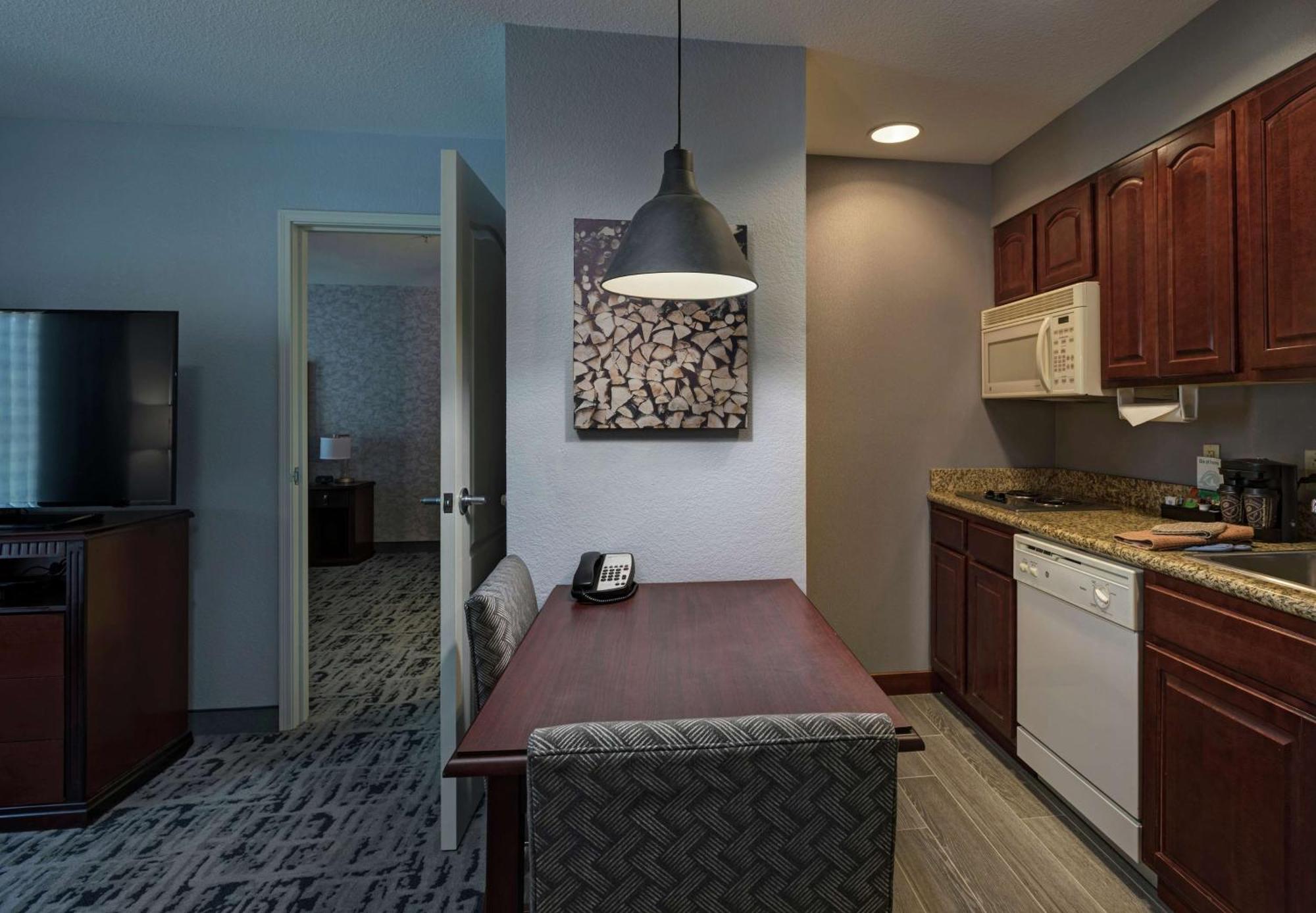 One-Bedroom King Deluxe Suite