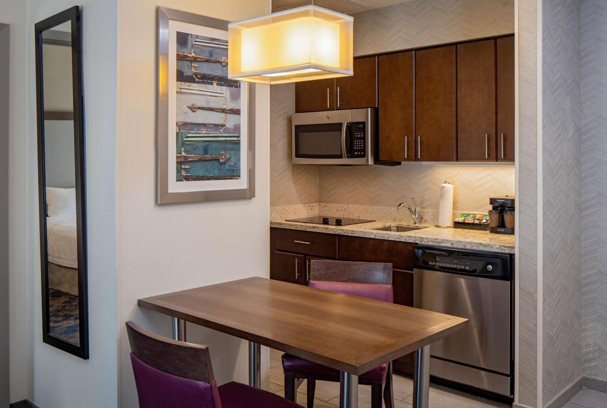 King Suite with Courtyard View - Hearing Accessible