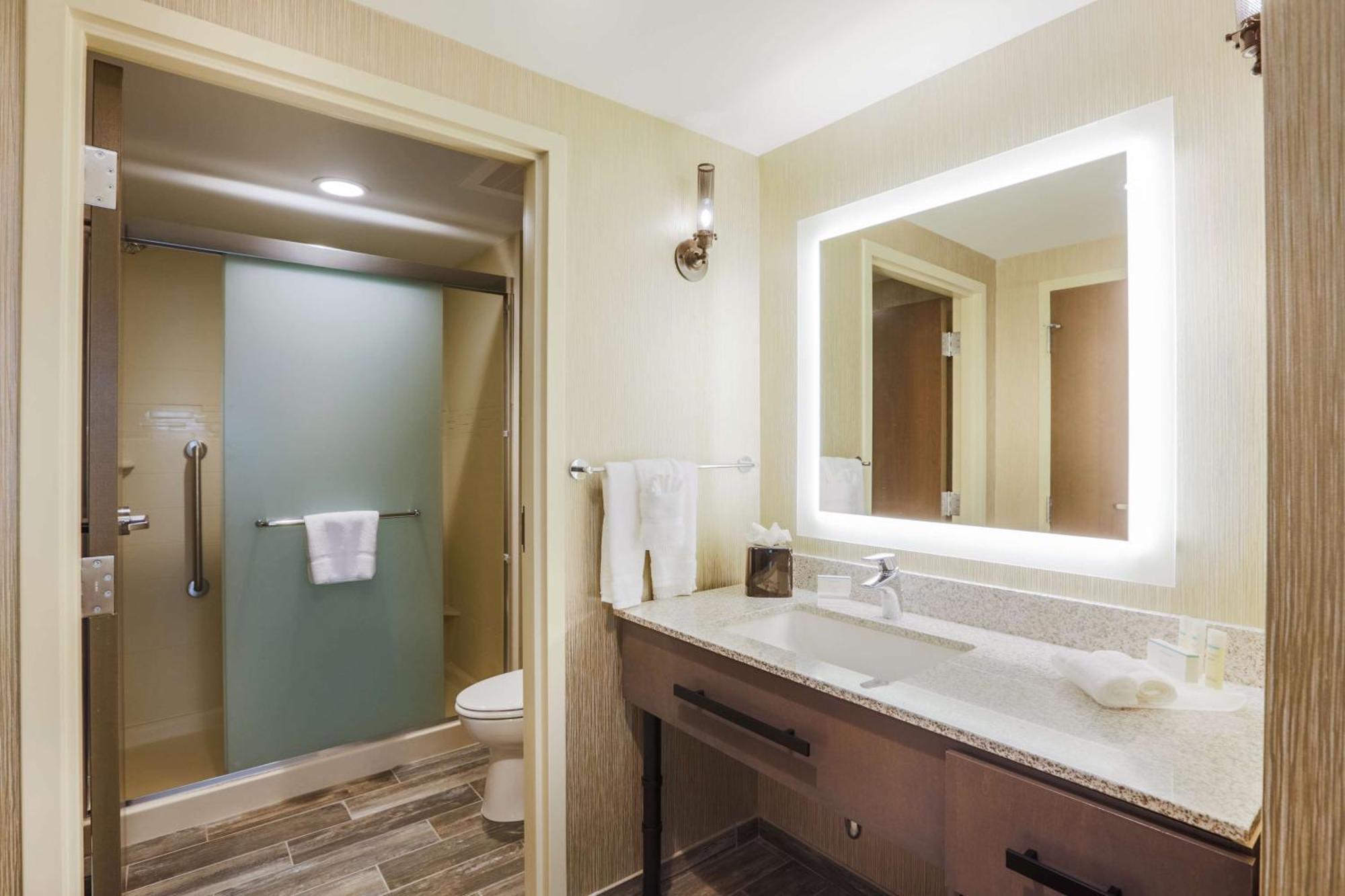 One-Bedroom Queen Suite with Two Queen Beds - Non-Smoking