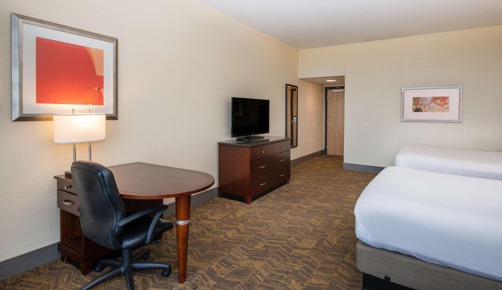 Queen Room with Two Queen Beds - Hearing Access