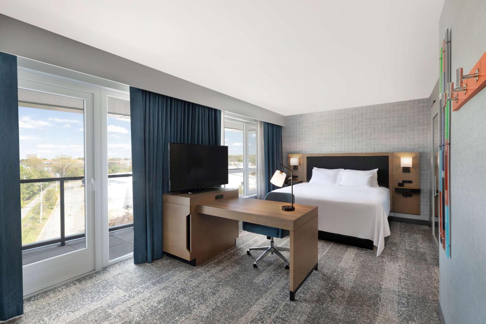 King Studio Suite with Balcony - Non-Smoking