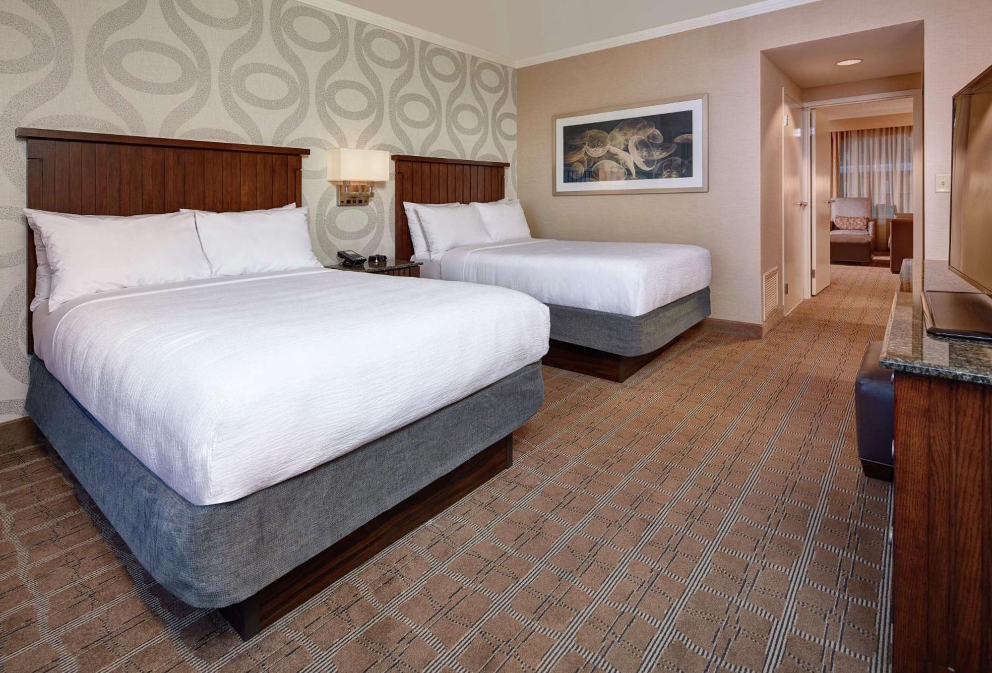 Two-Room Premium Suite Two Double One Sofa Bed,1552285660:JPEG