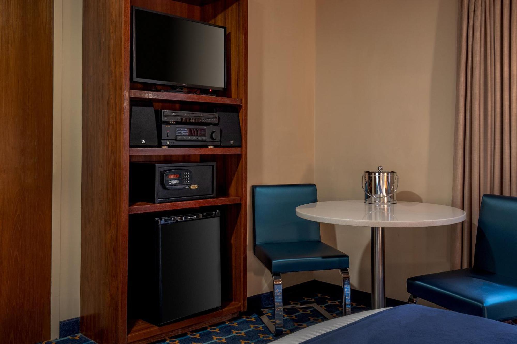 King Cabin Room - No Windows