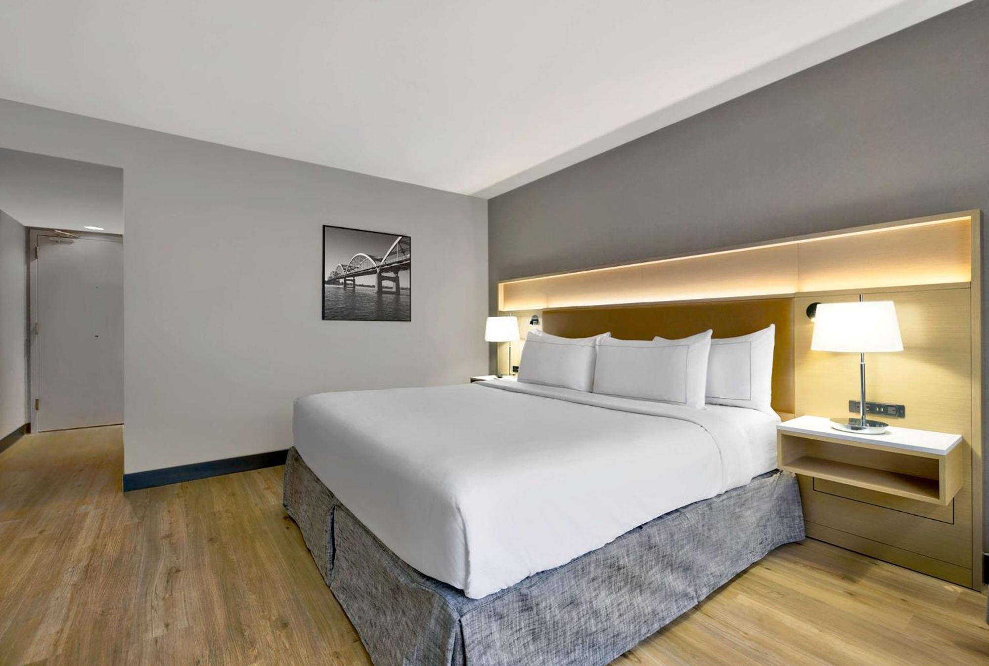 King Room with Accessible Tub - Mobility Access,1557058477:JPEG