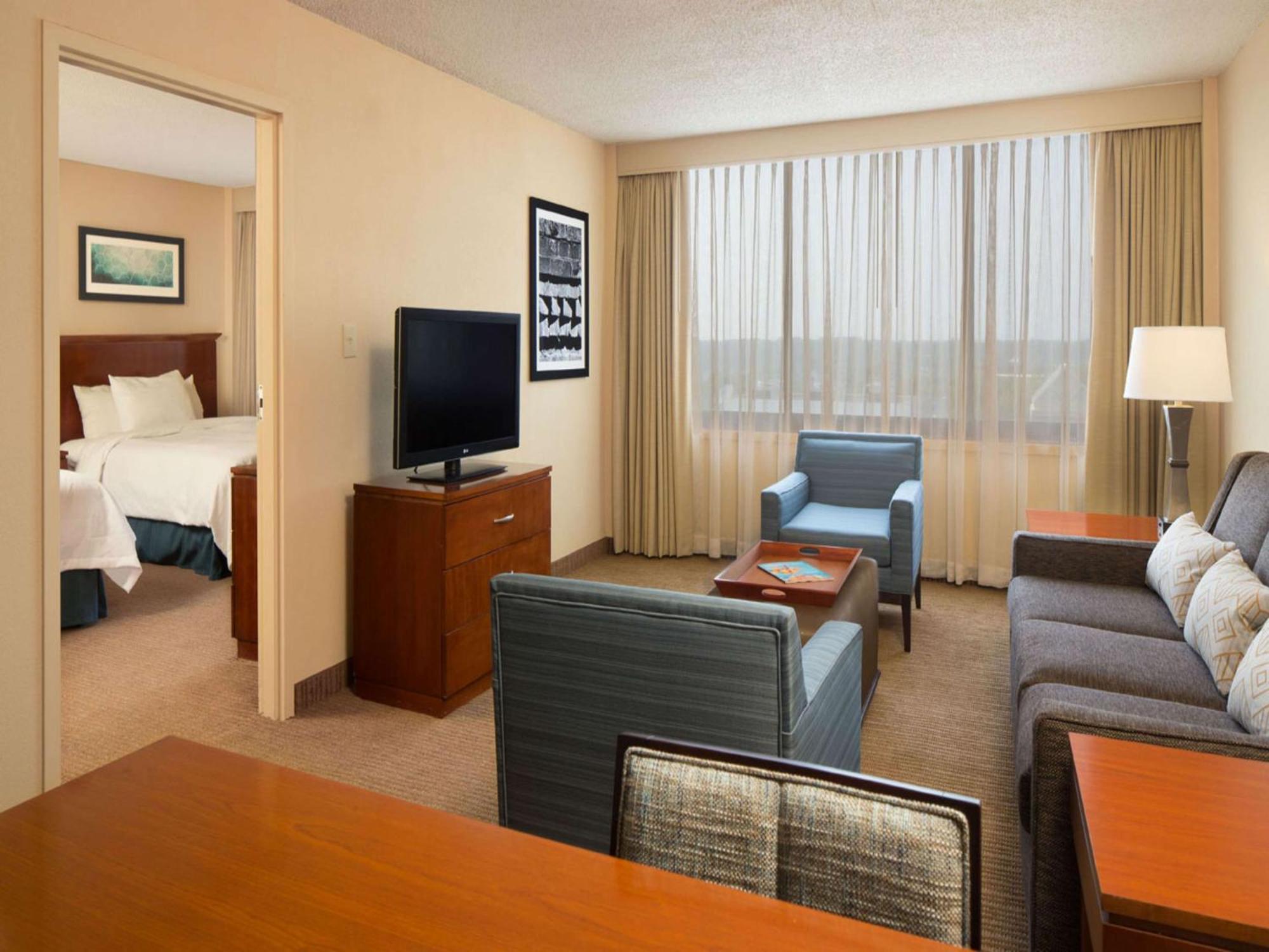 Premium King Suite - Non-Smoking