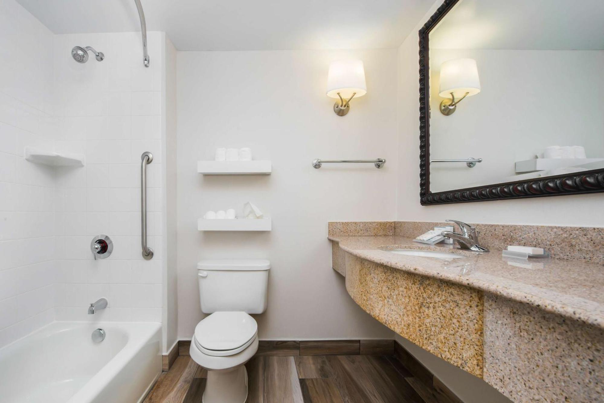 Premium King Room,1557818689:JPEG