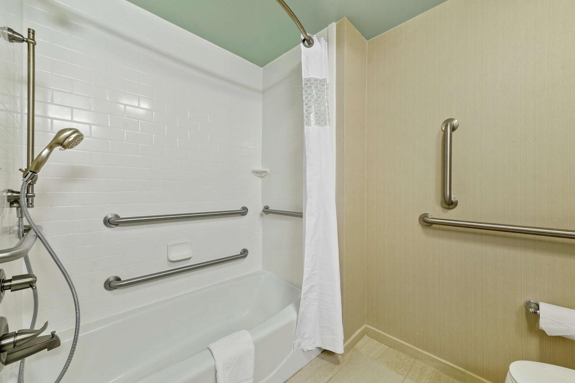 Queen Room with Two Queen Beds (4 Adults)