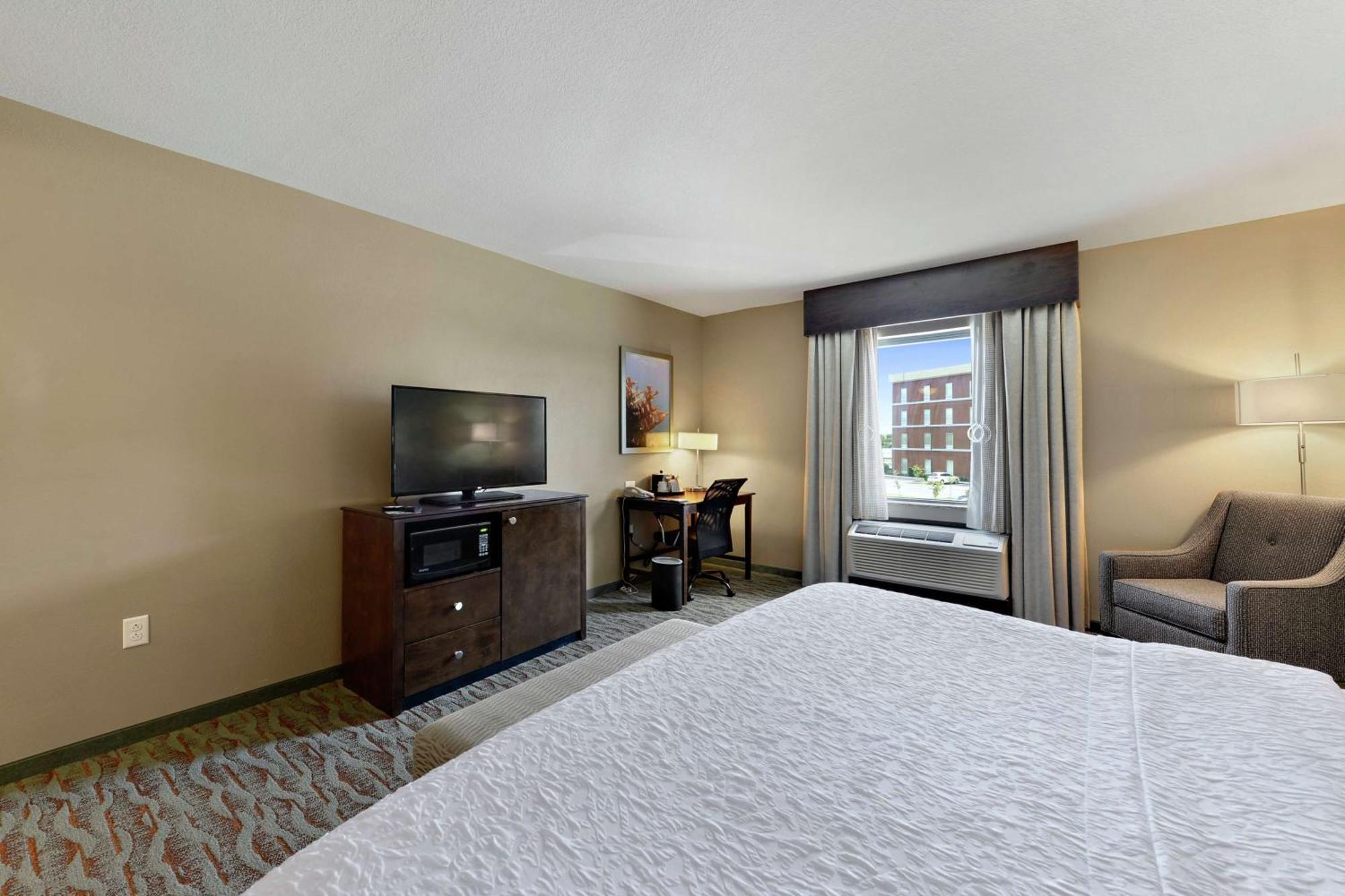 King Room Roll Shower Mobility Hearing Access or Non-Smoking,1214250775:JPEG