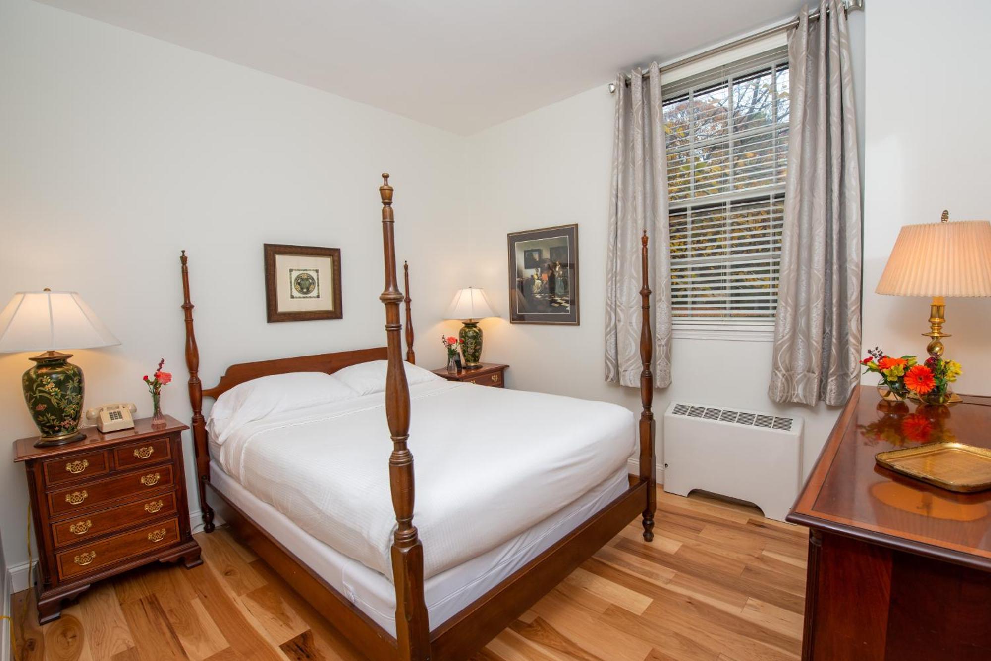 Deluxe One-Bedroom Suite,1567508759:JPEG
