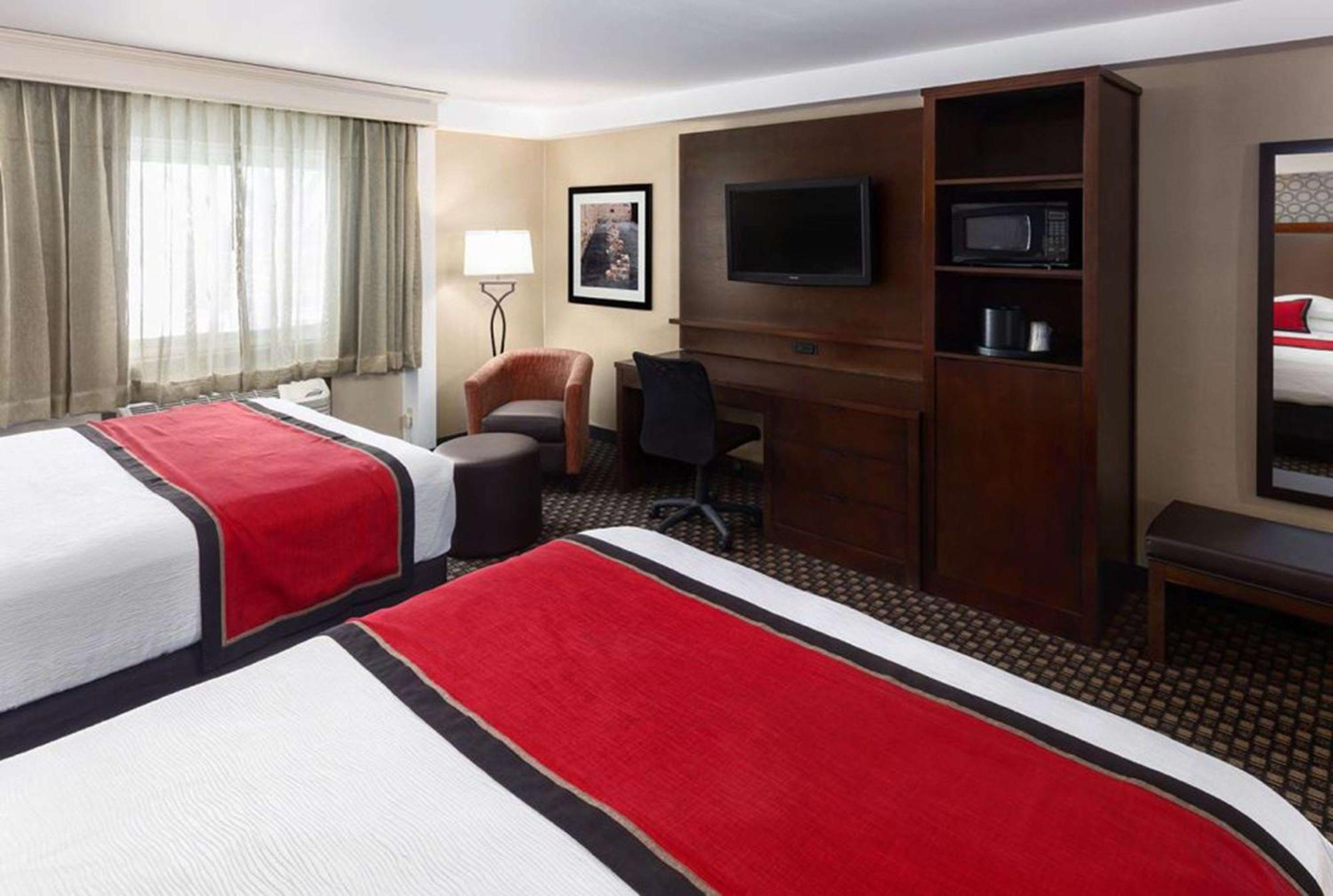 Queen Room with Two Queen Beds and Sofa Bed - Patio/Non-Smoking