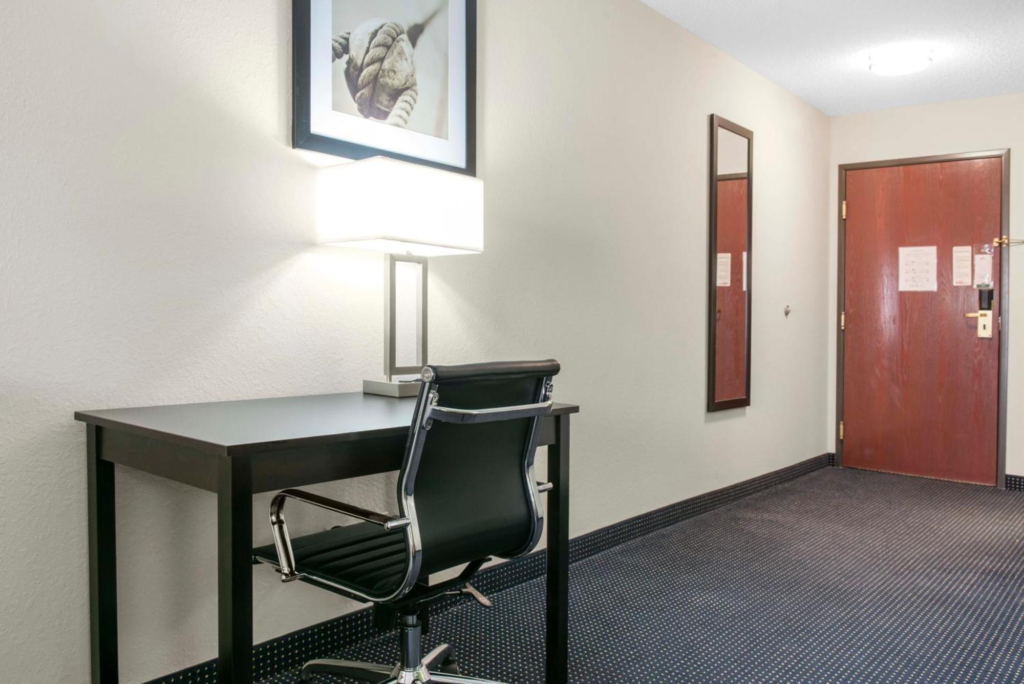 King Suite - Non-Smoking