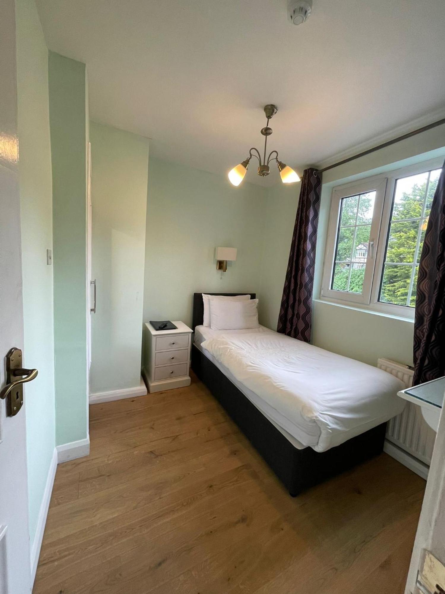 Single Room,1586117936:JPEG