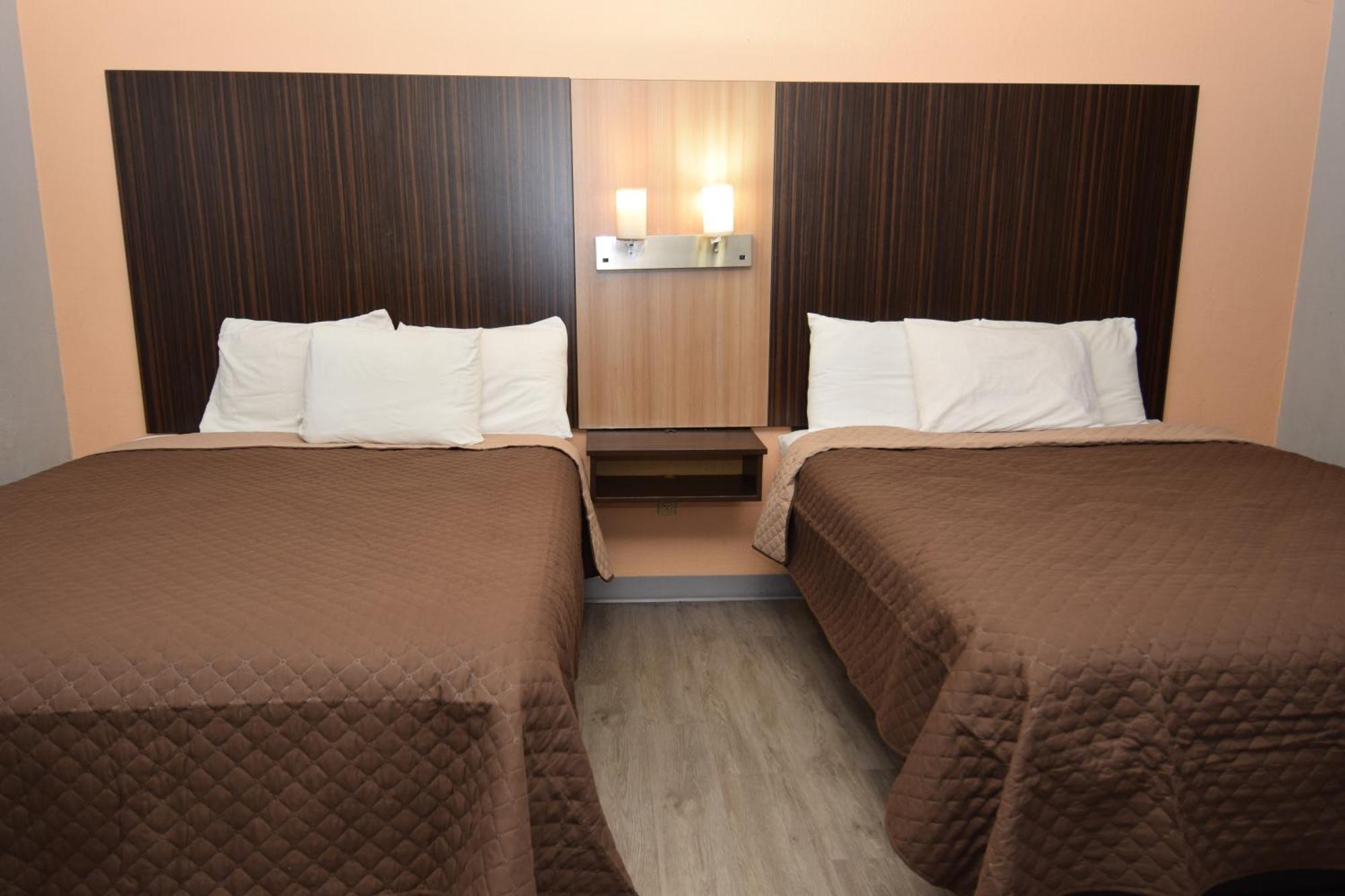 Queen Room with Two Queen Beds - Non-Smoking,1586835130:JPEG
