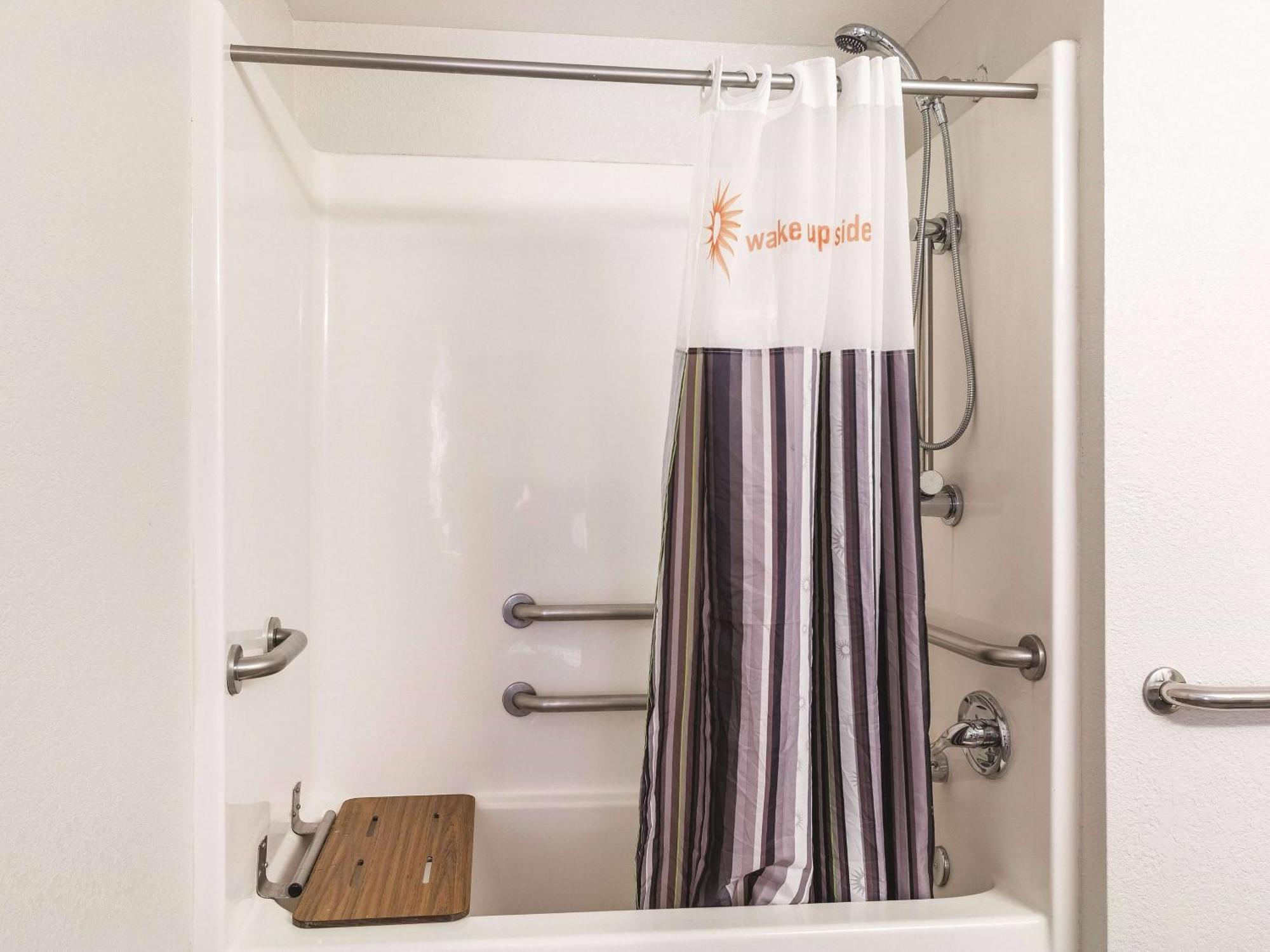 King Room with Bath Tub - Mobility/Hearing Accessible - Non-Smoking,1587497864:JPEG