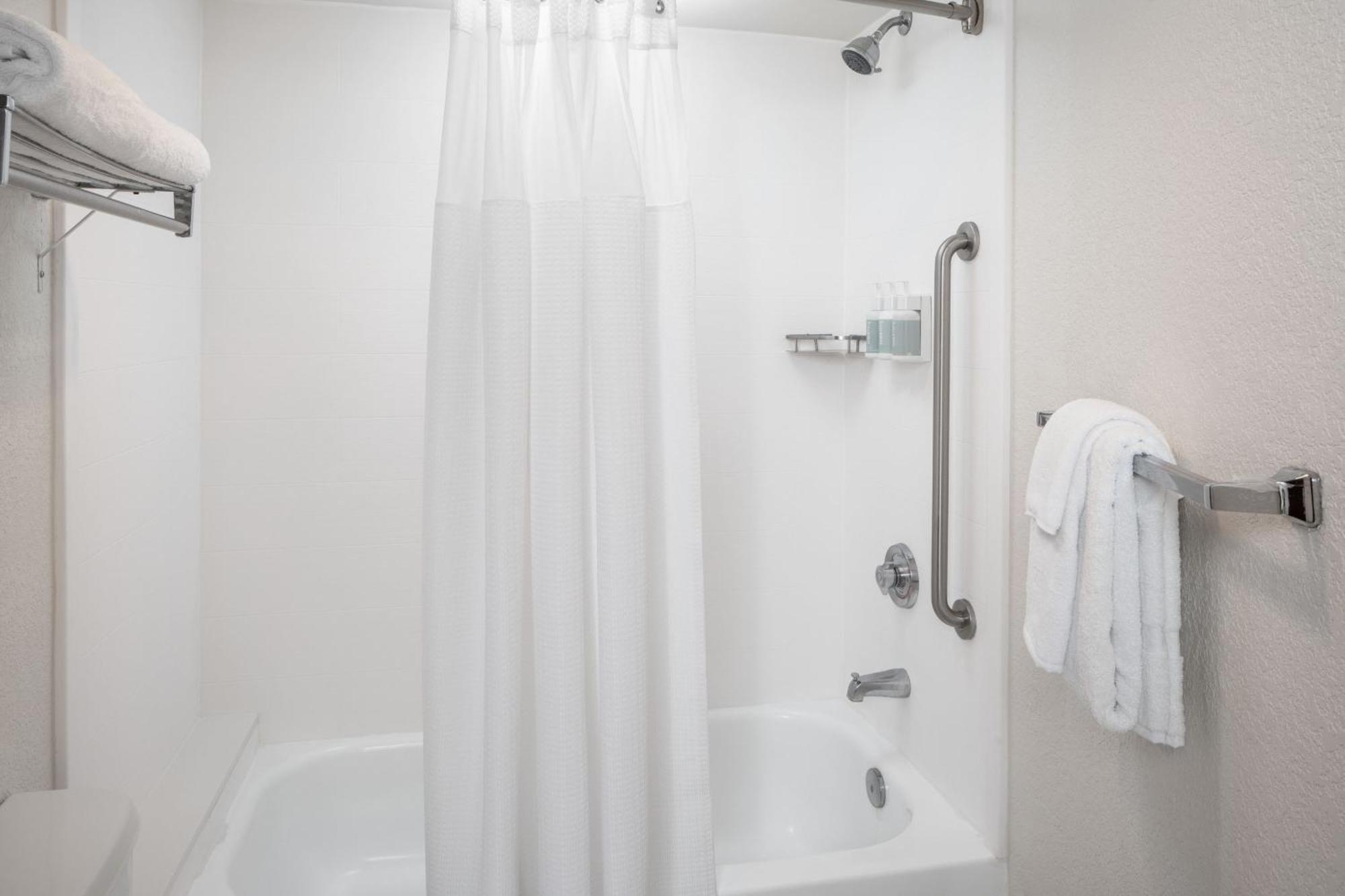 Queen Suite with Sofa Bed and Adapted Tub - Mobility Accessible,1592886779:JPEG