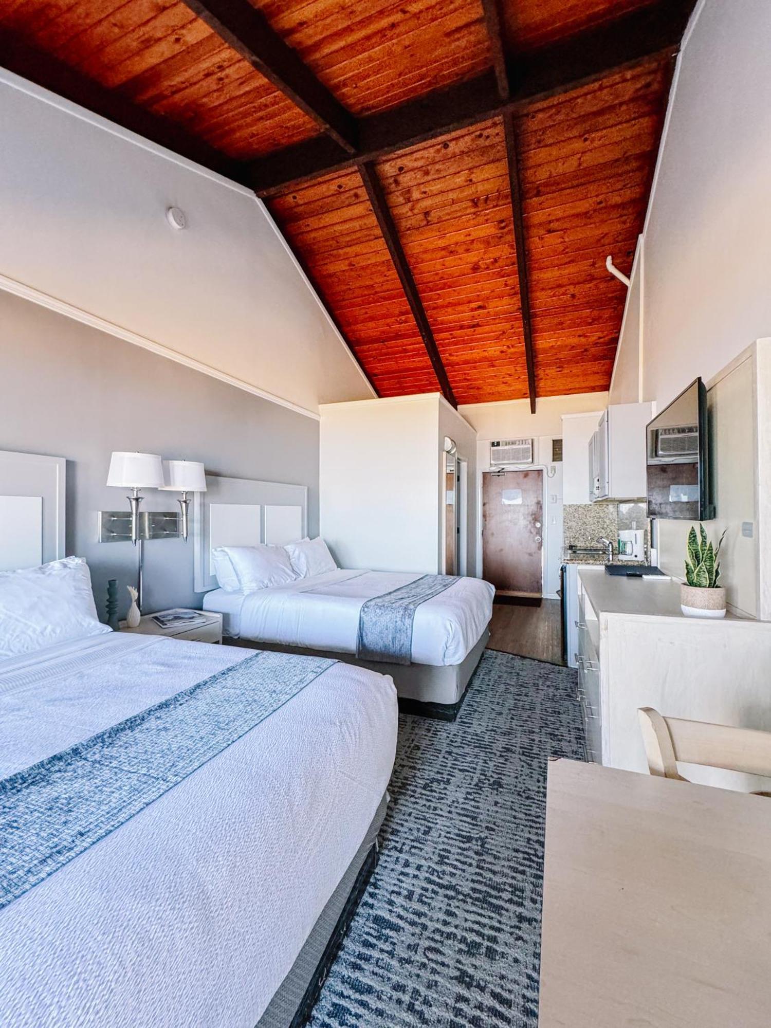 Queen Room with Two Queen Beds - Ocean View