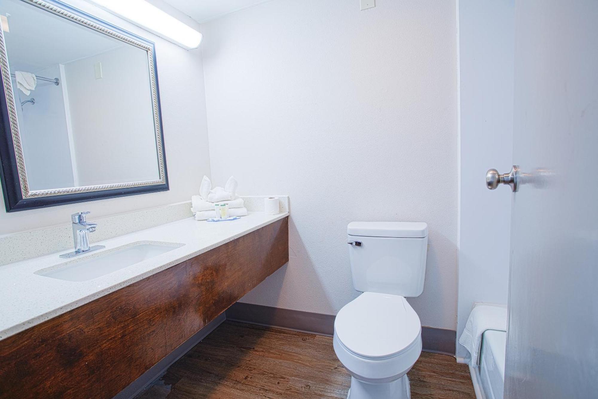 Queen Room with Two Queen Beds - Non-Smoking,1604770191:JPEG