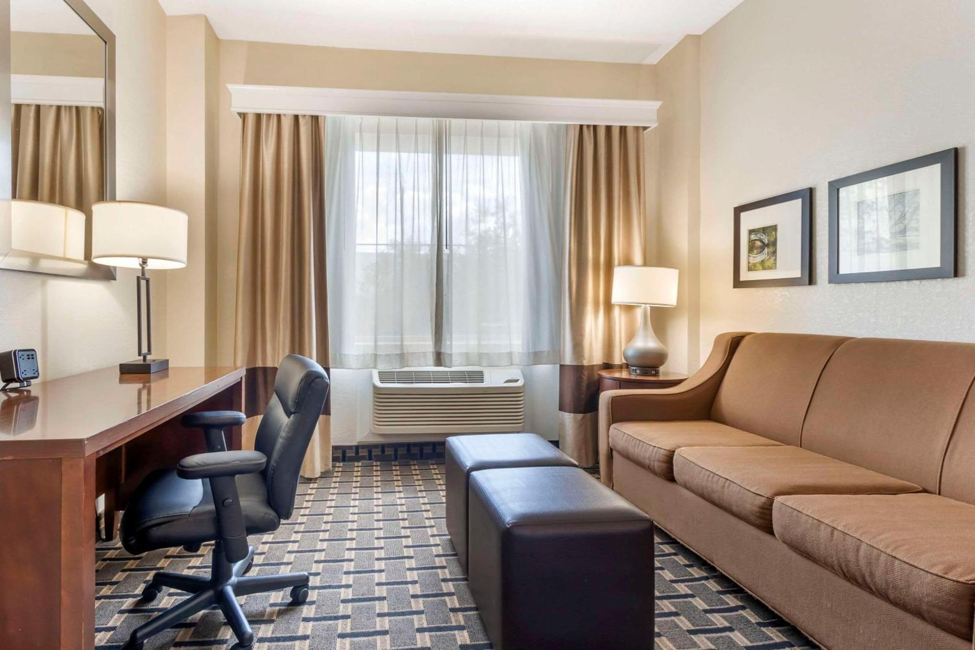 Double Suite with Two Double Beds - Non-Smoking,1605203317:JPEG