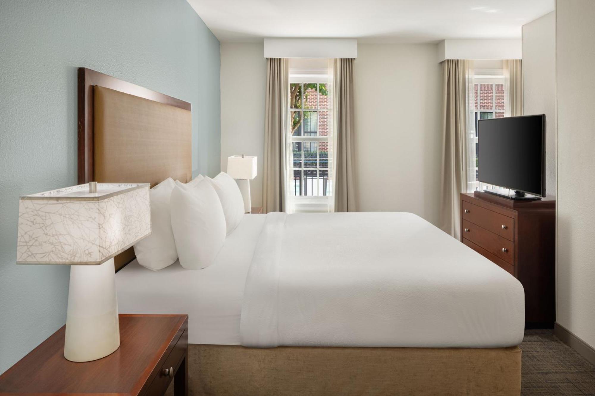 Cottage Queen Studio with Sofa Bed,1609316481:JPEG