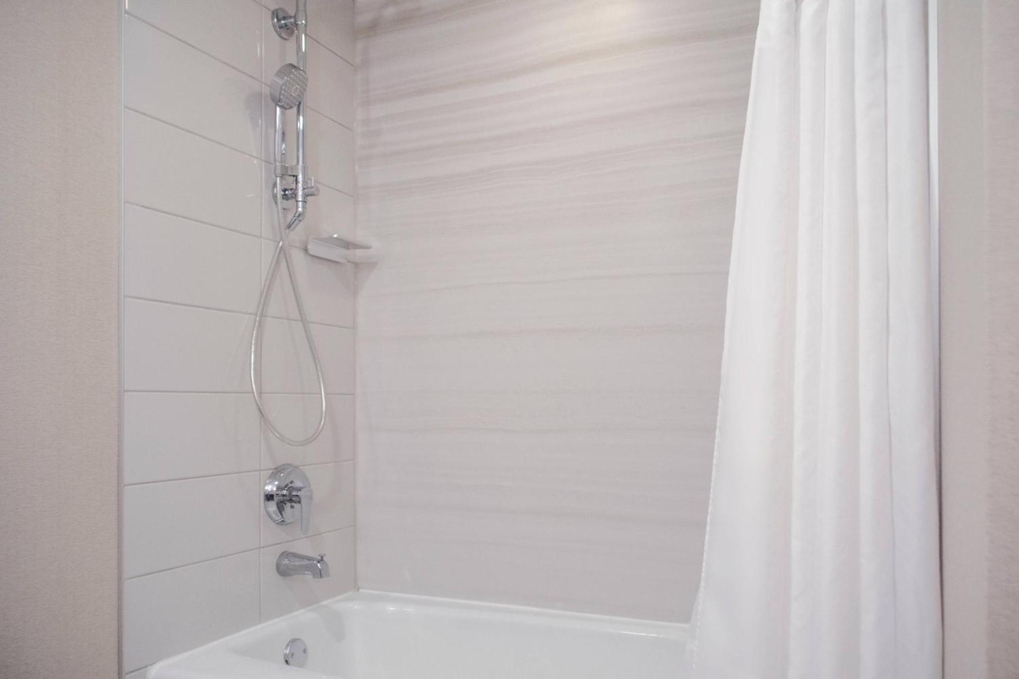 Guest room 2 Queen,1399871825:JPEG