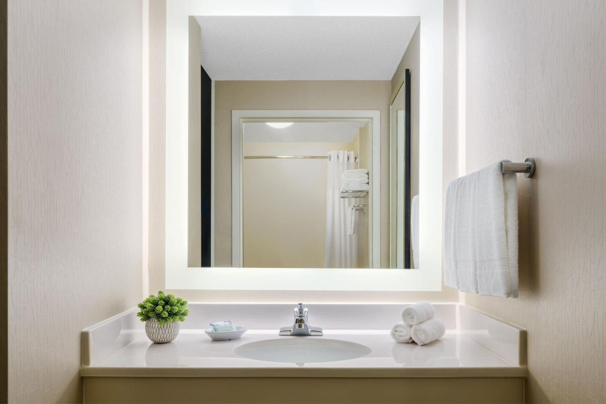 King Suite with Trundle Sofa,1613419198:JPEG