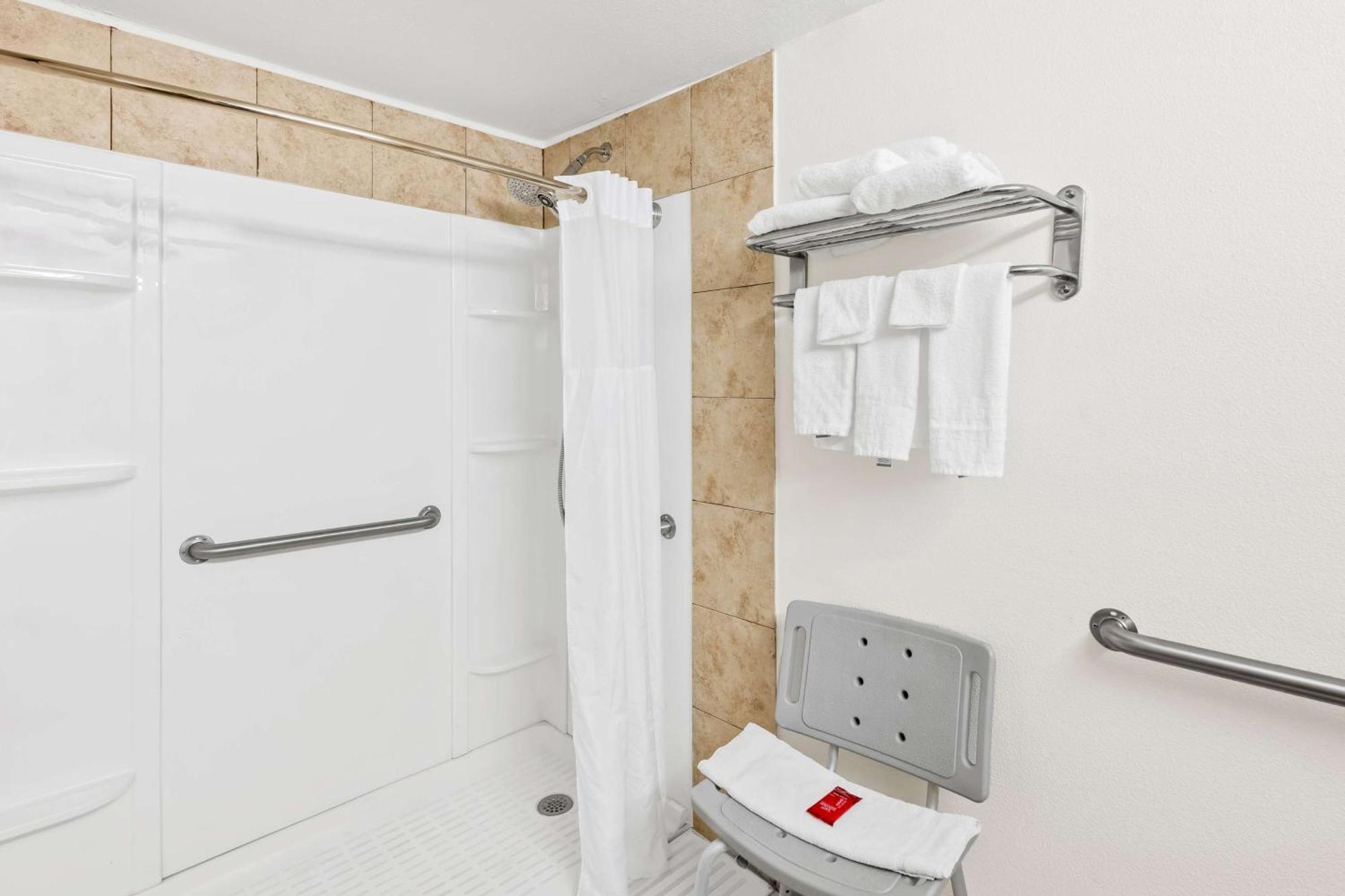 King Suite with Bath Tub - Disability Access,1613422246:JPEG