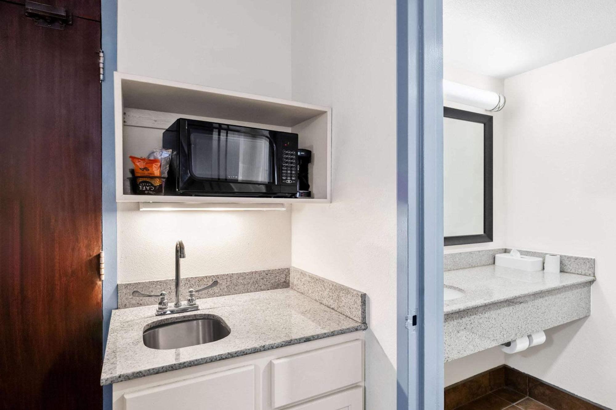 King Suite with Living Area,1613422243:JPEG