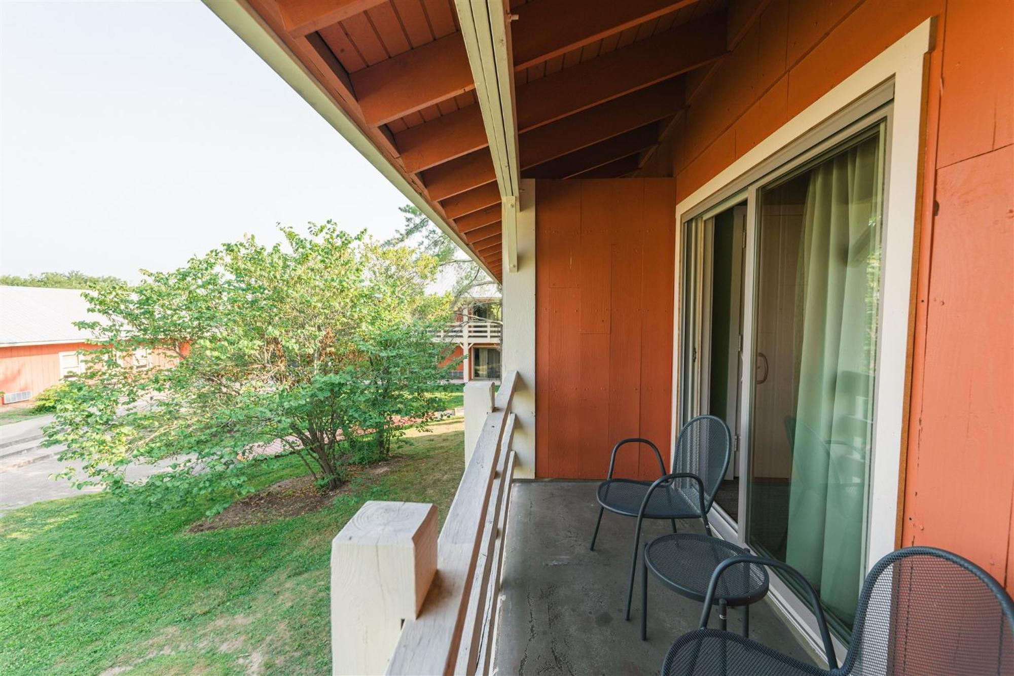 Deluxe Queen Room with Two Queen Beds and Courtyard View,1613435047:JPEG