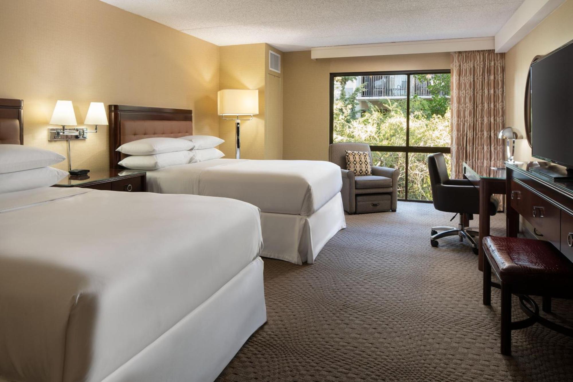 Traditional Guest Room - Hearing Accessible
