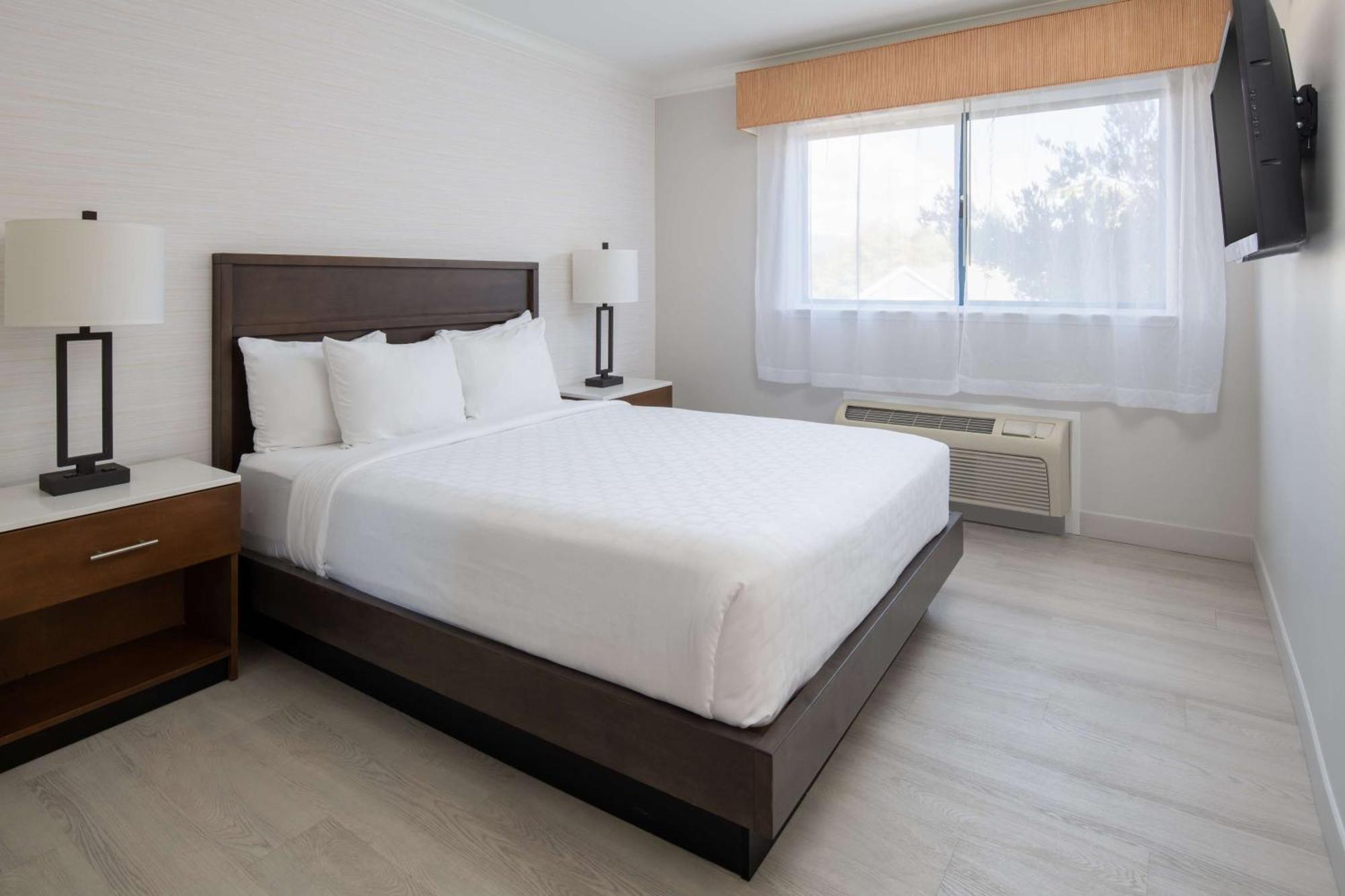 Two-Bedroom Suite - Non-Smoking,1617460531:JPEG