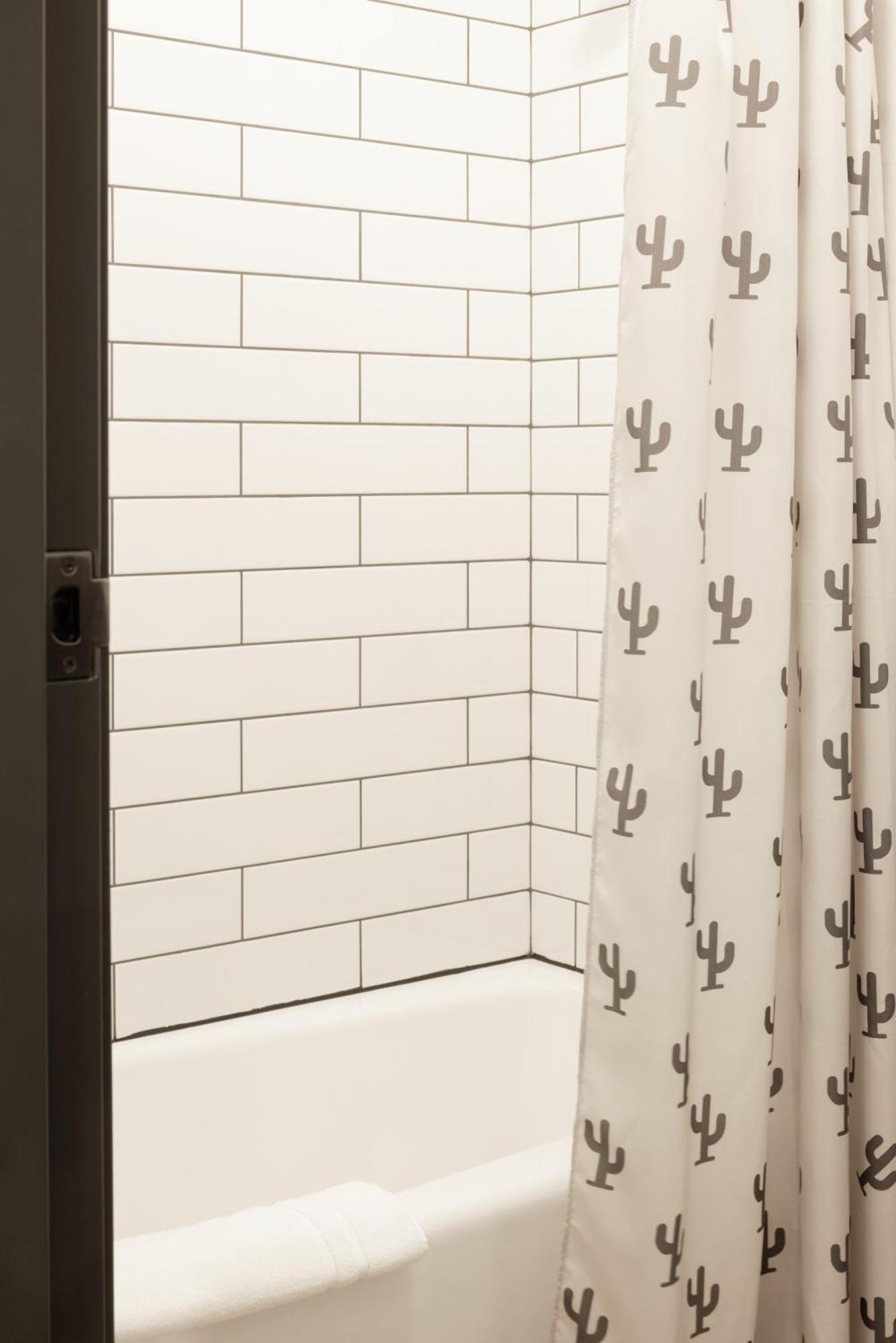 Queen Room,1663786526:JPEG