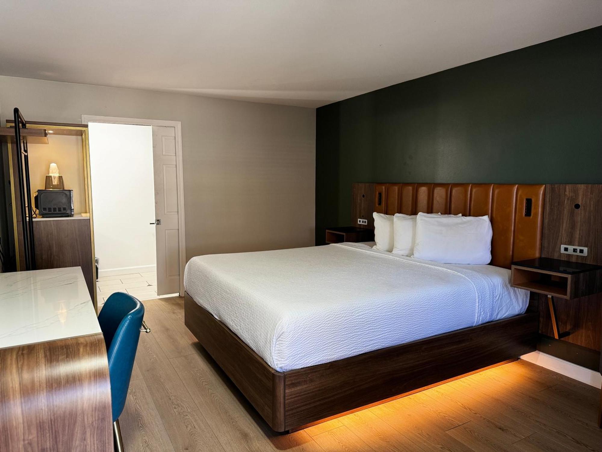 King Room - Non-Smoking,1742702339:JPEG