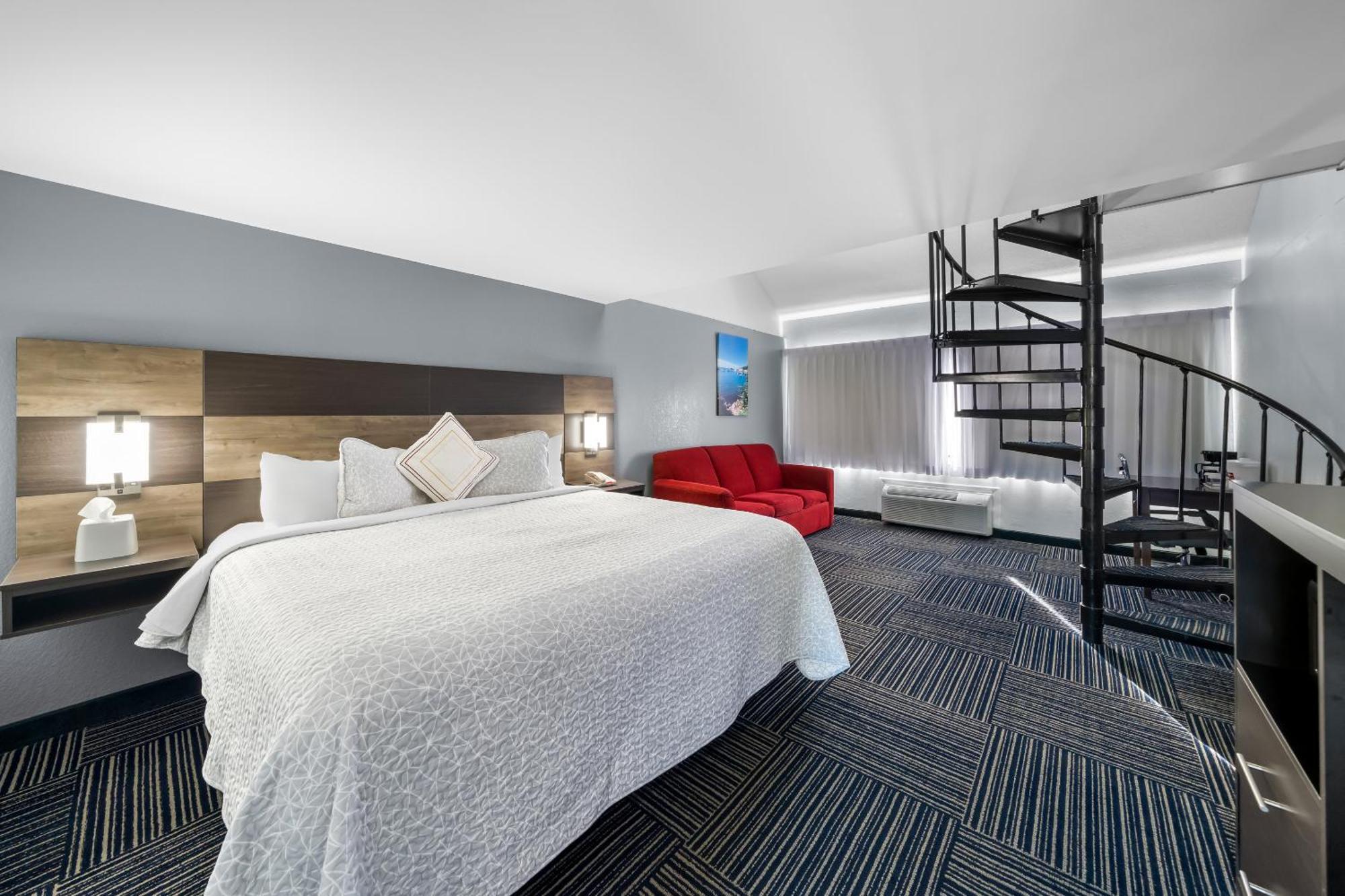Townhouse Suite Two King Beds Smoke,1628651348:JPEG