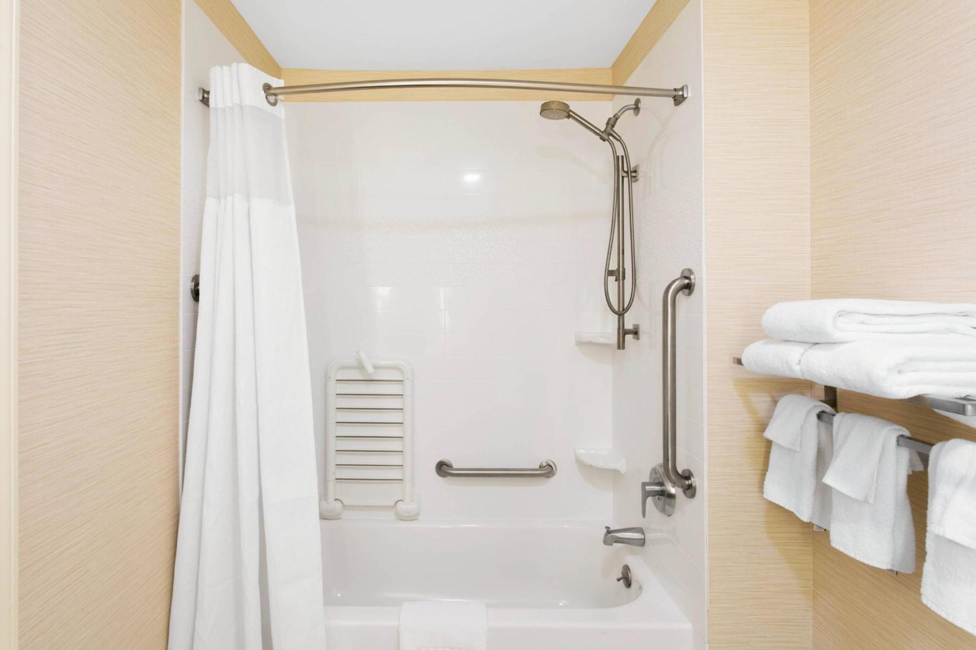 Studio with Two Queen Beds, Roll-In Shower and Sofa Bed - Mobility Access