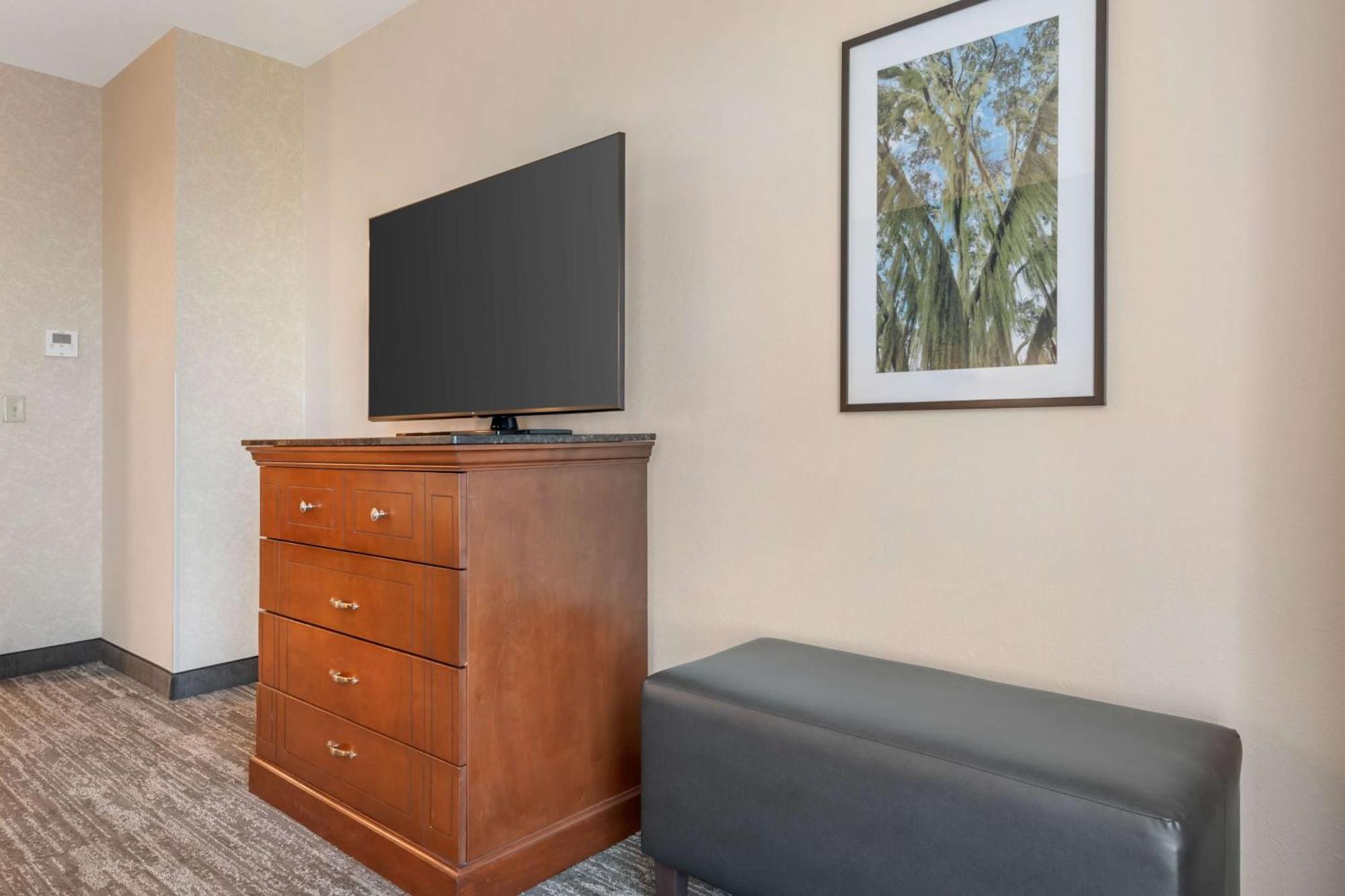 Queen Suite with Sofa Bed,1632264077:JPEG