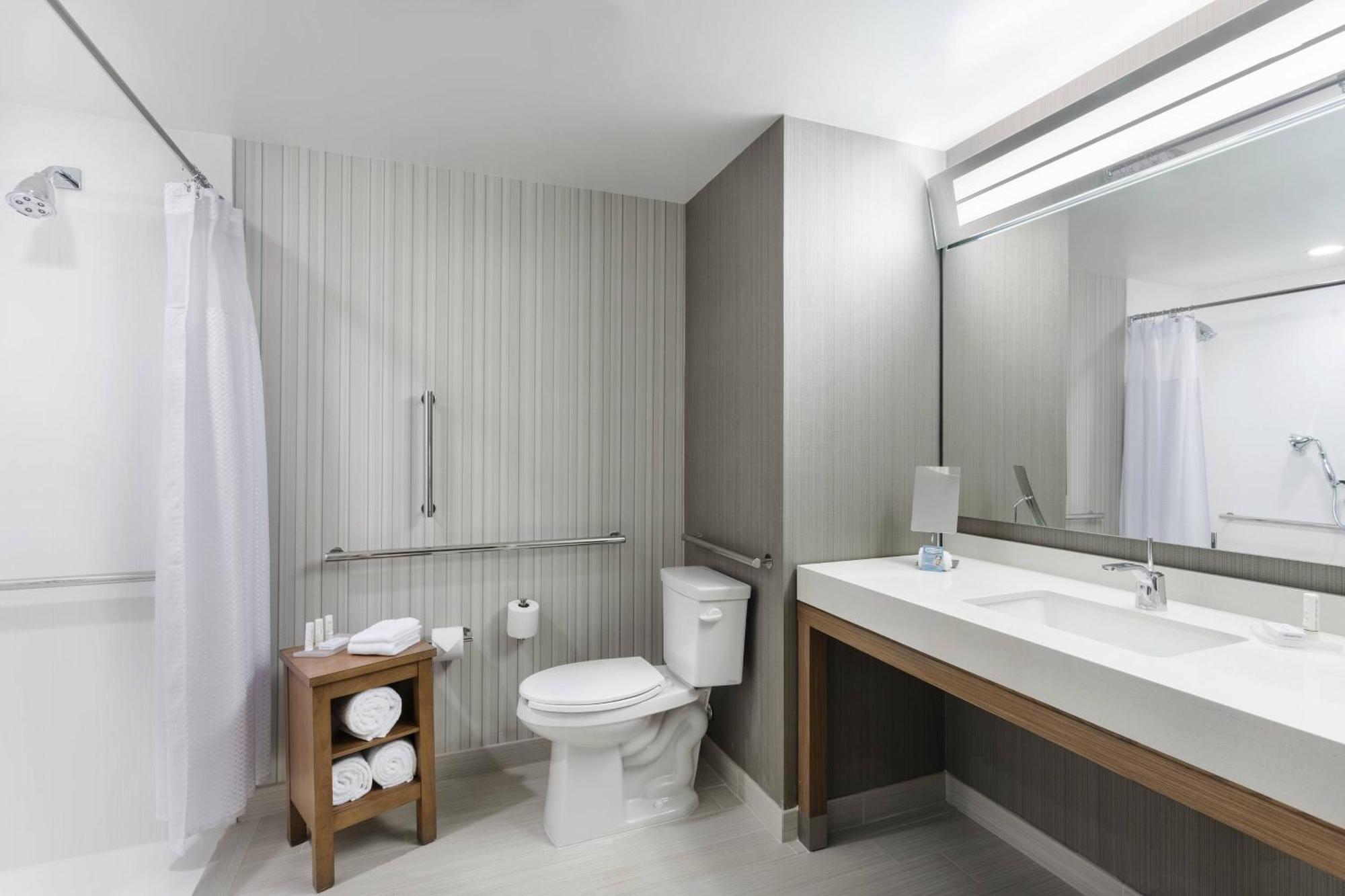 Queen Room with Two Queen Beds,1632286334:JPEG