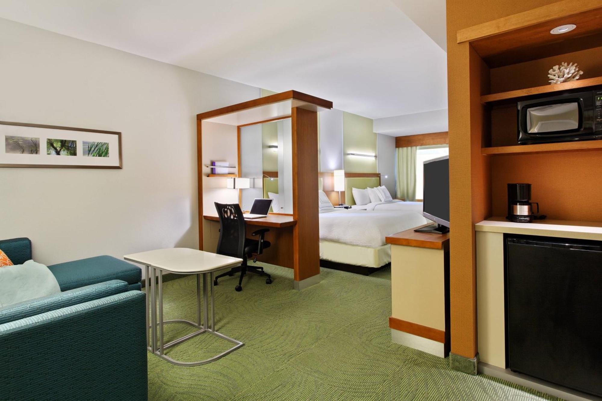 Queen Suite with Two Queen Beds, Transfer Shower and Roll-In Shower - Mobility Access/Hearing Accessible
