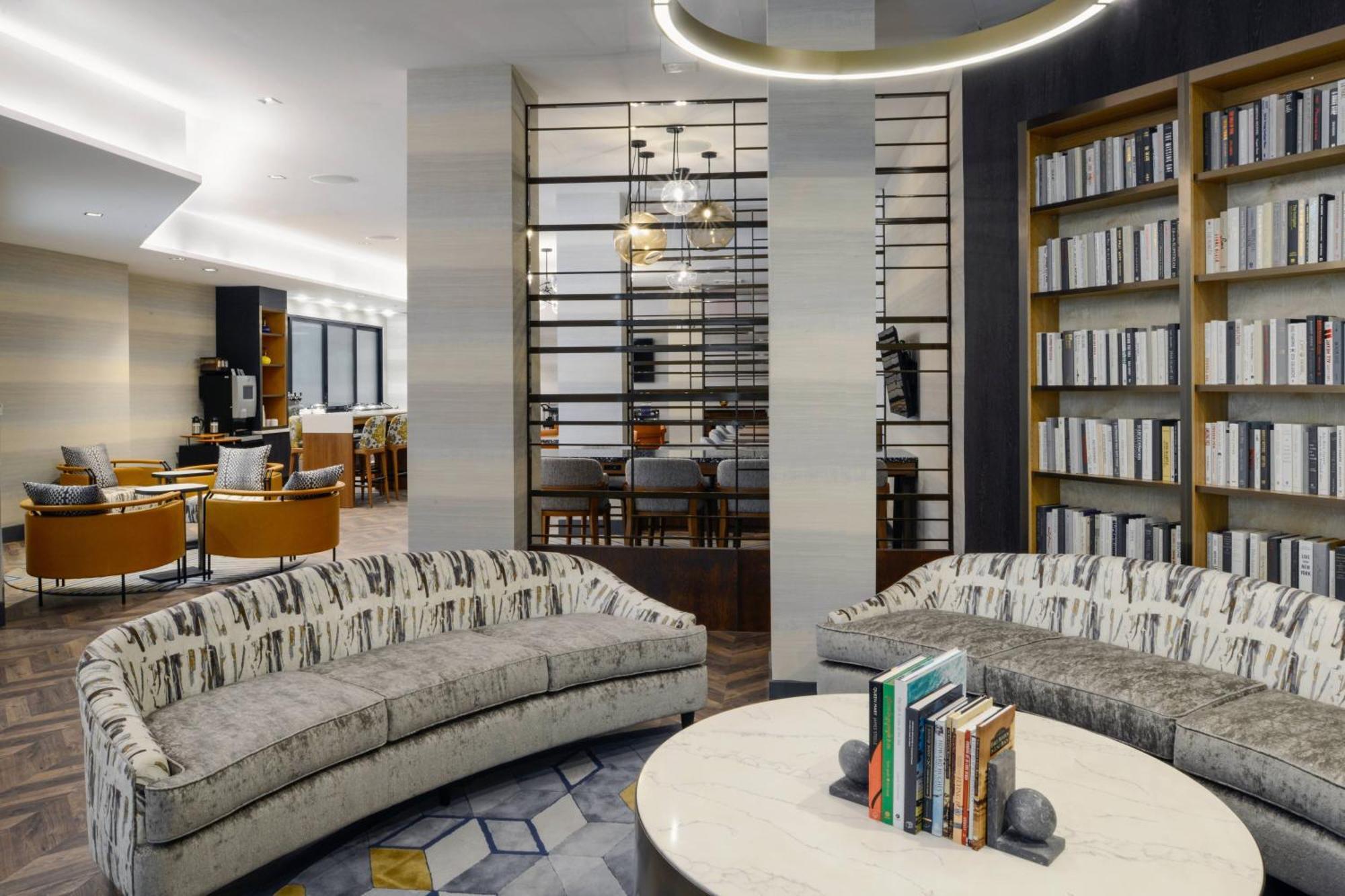 Concierge level, Guest room, 1 King Bed,1634419387:JPEG