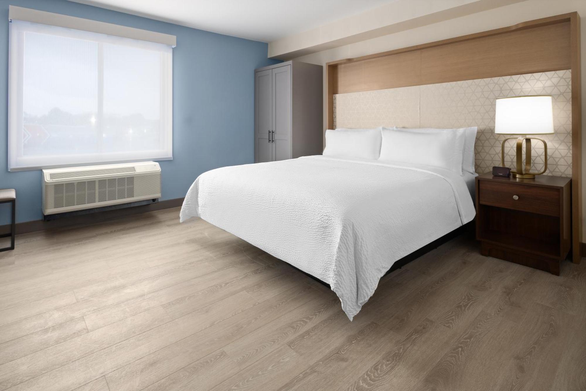 Standard King Room - Communications/Mobility Accessible