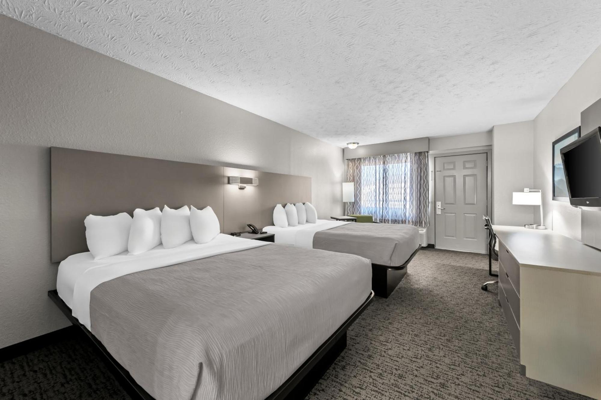 Queen Room with Two Queen Beds - Non-Smoking,1645669691:JPEG