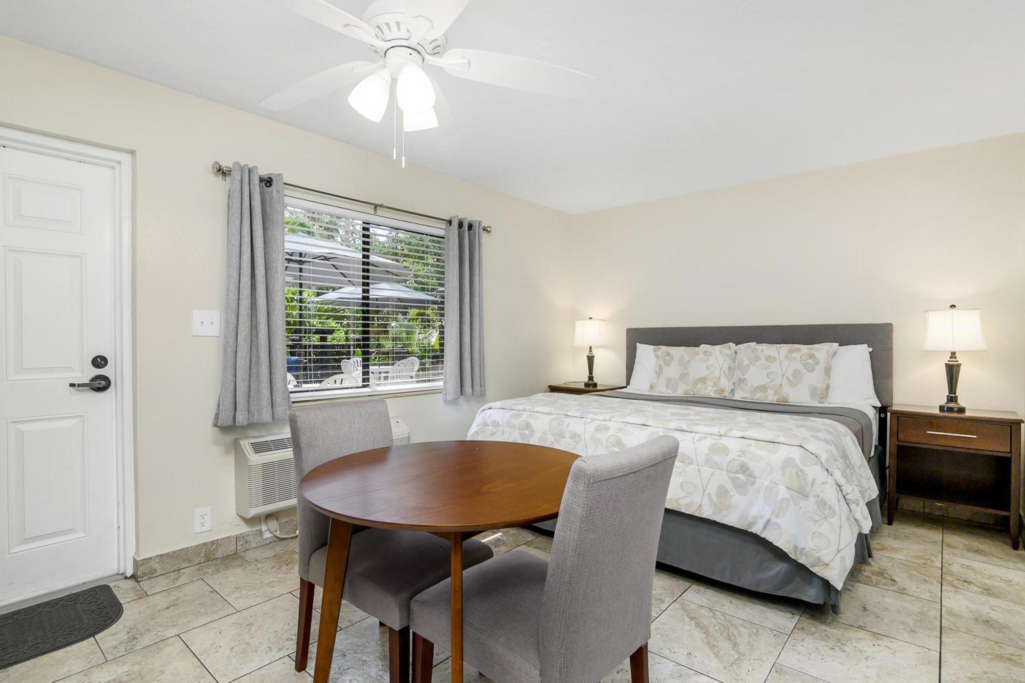 Queen Bed Room with Kitchenette,1646894120:JPEG