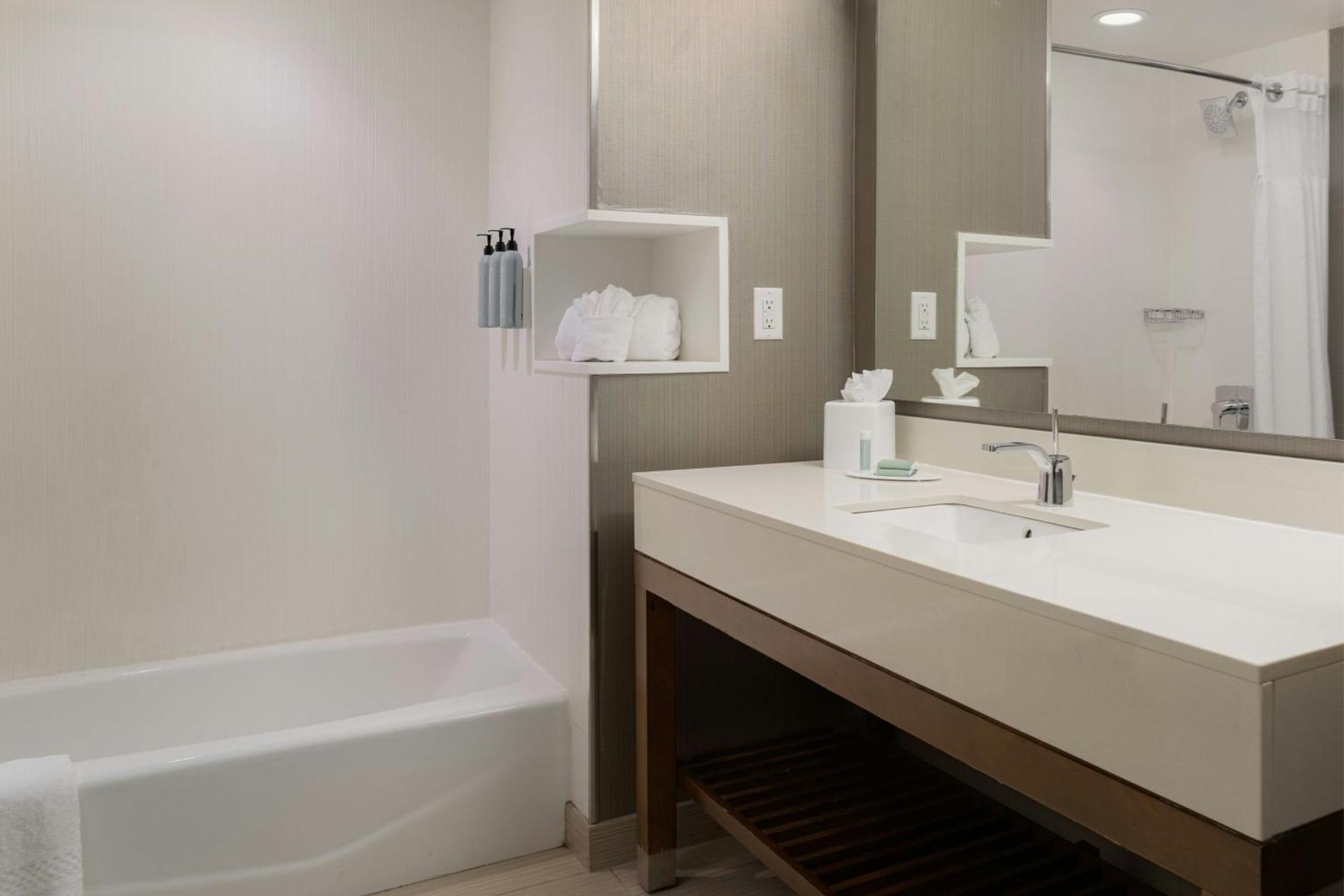 Queen Room with Two Queen Beds - Hearing Accessible