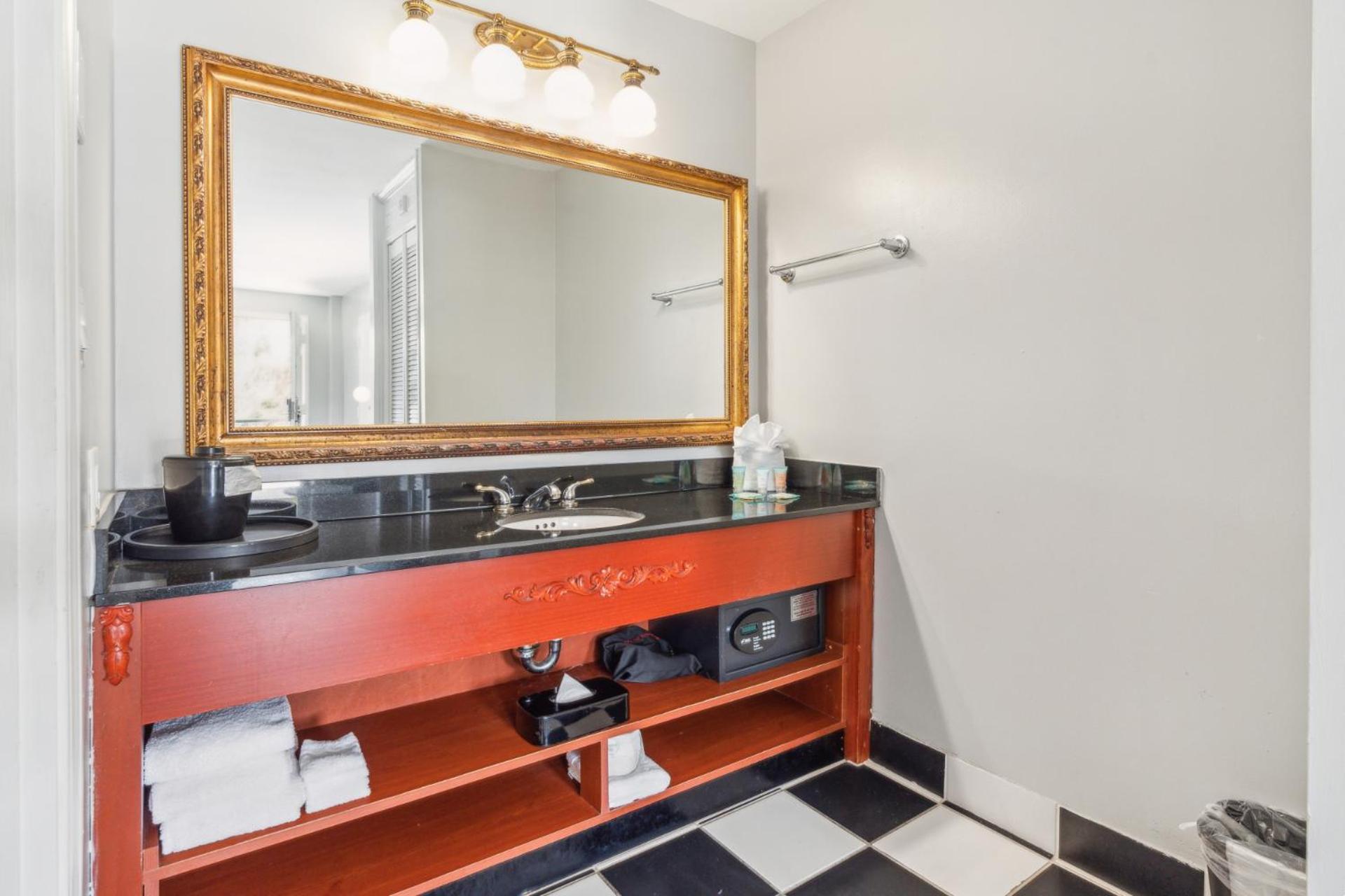 Queen Room - Disability Access