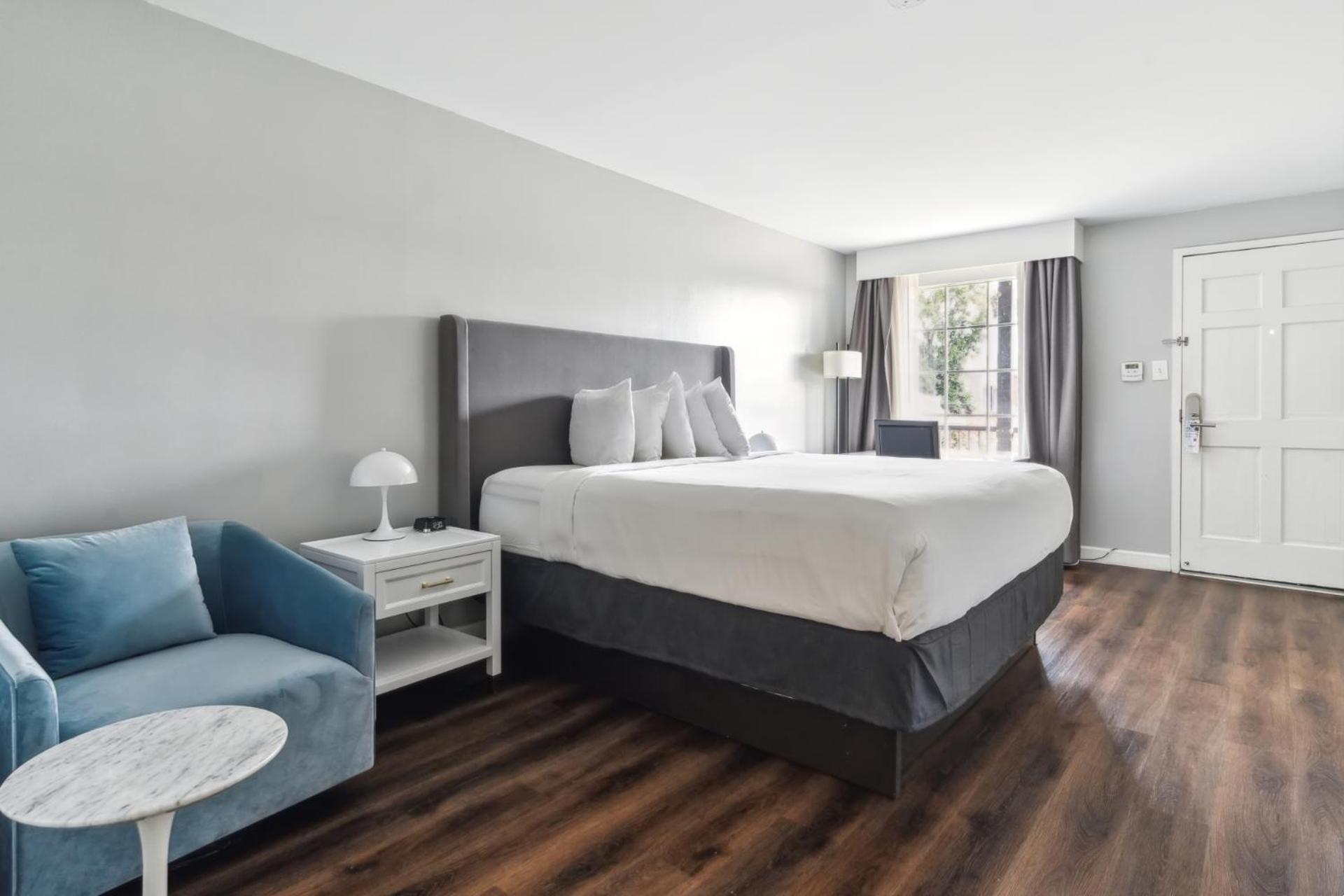Standard King Room