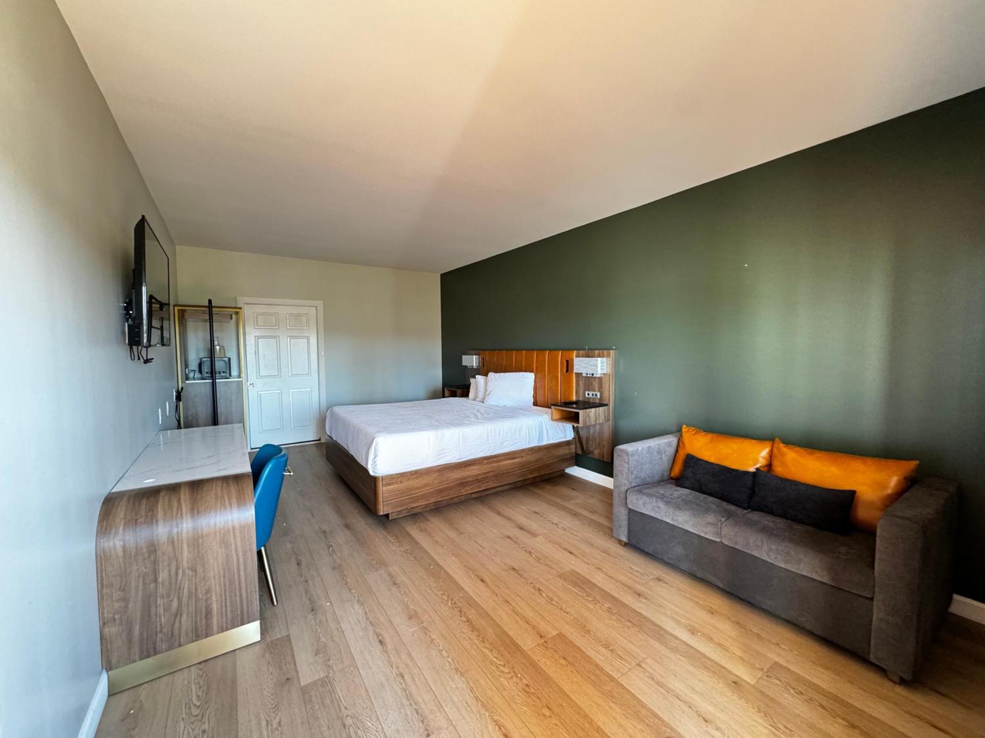 King Room with Sofa Bed and Shower - Non-Smoking,1742702328:JPEG