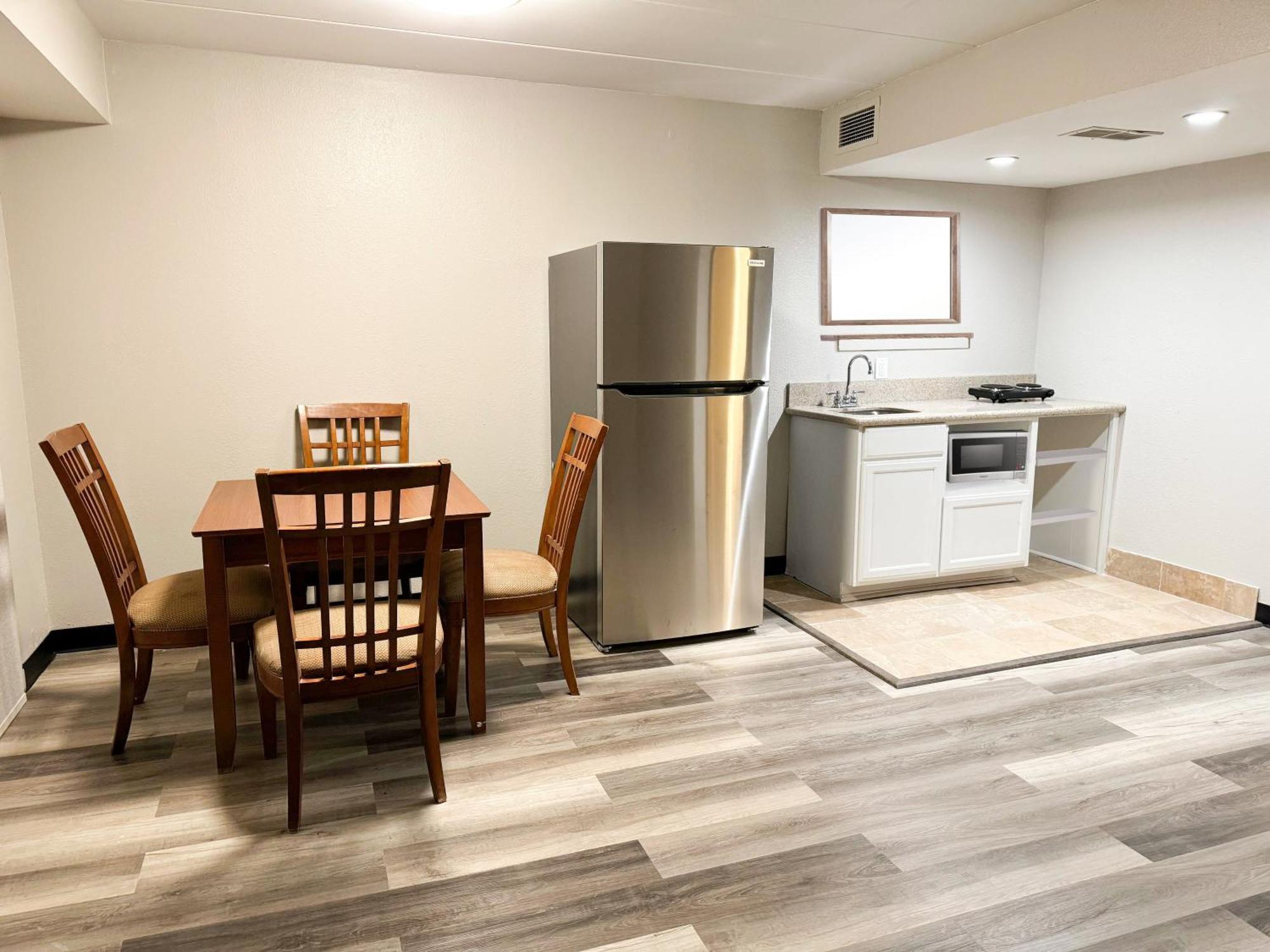 Executive Suite with Kitchenette,1658072936:JPEG