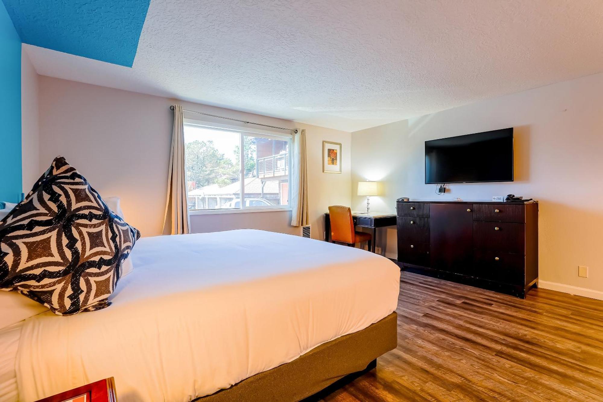 Premium King Bed with Kitchenette,1658098489:JPEG