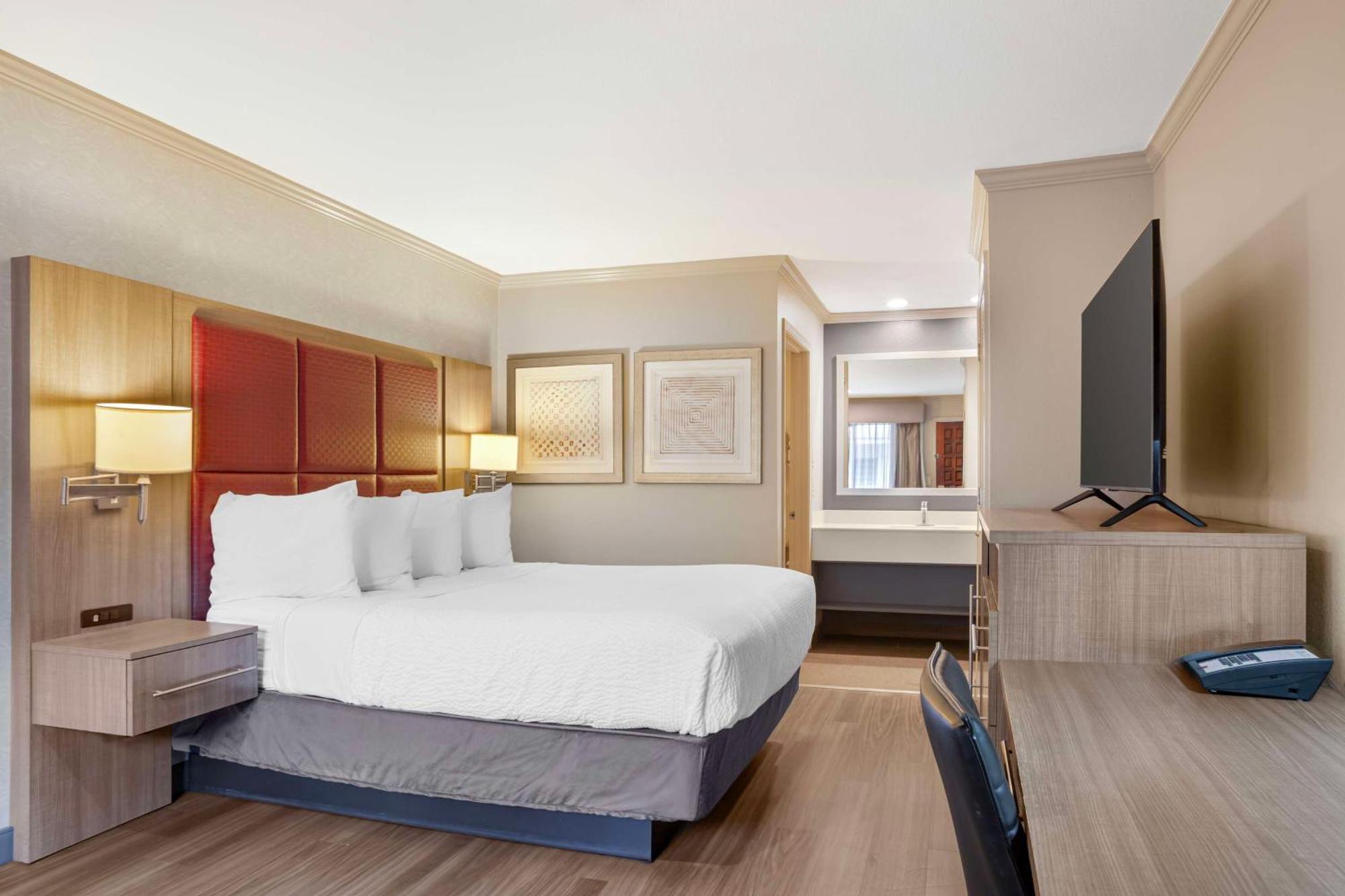 Queen Room