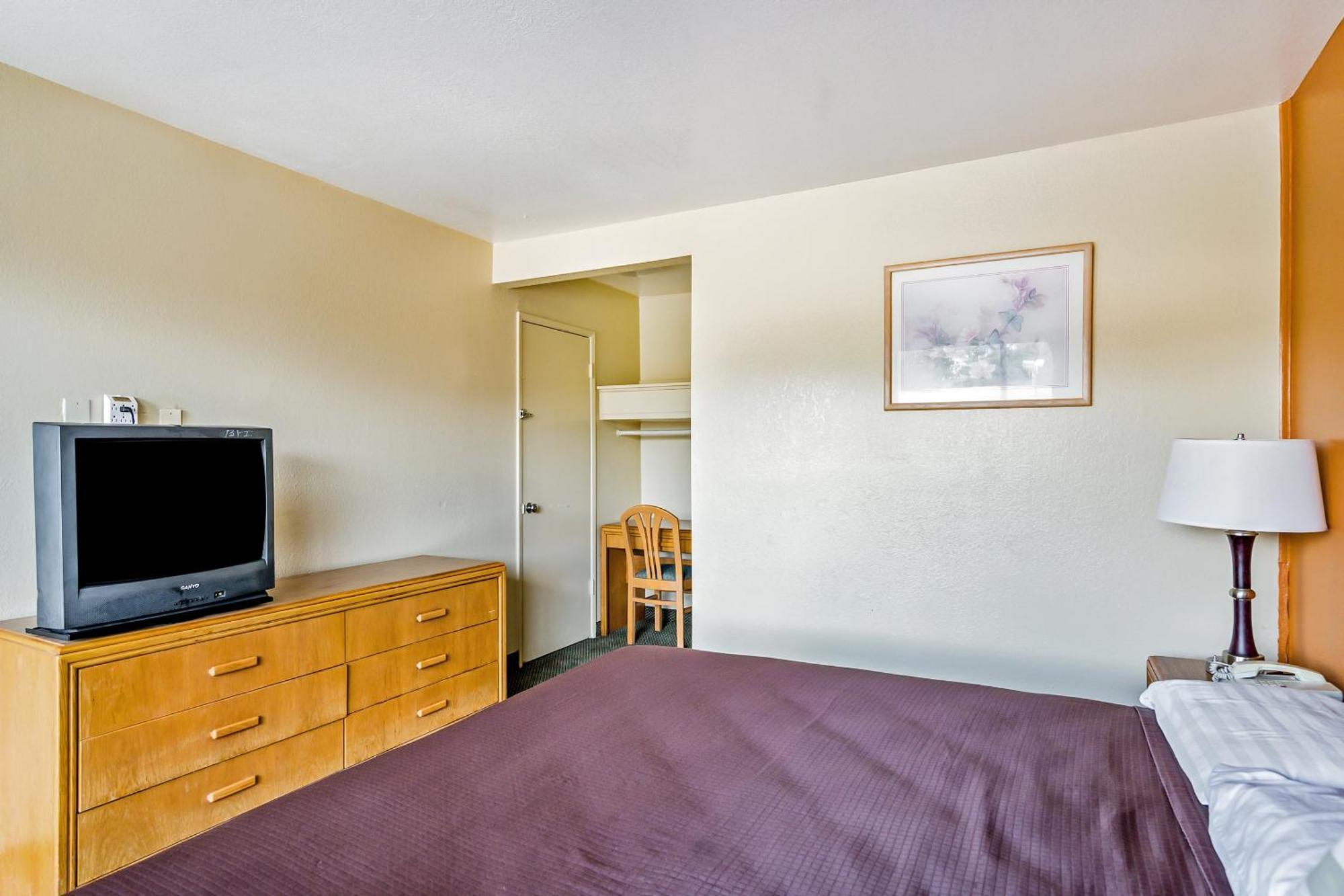 King Bed Accessible Walkin