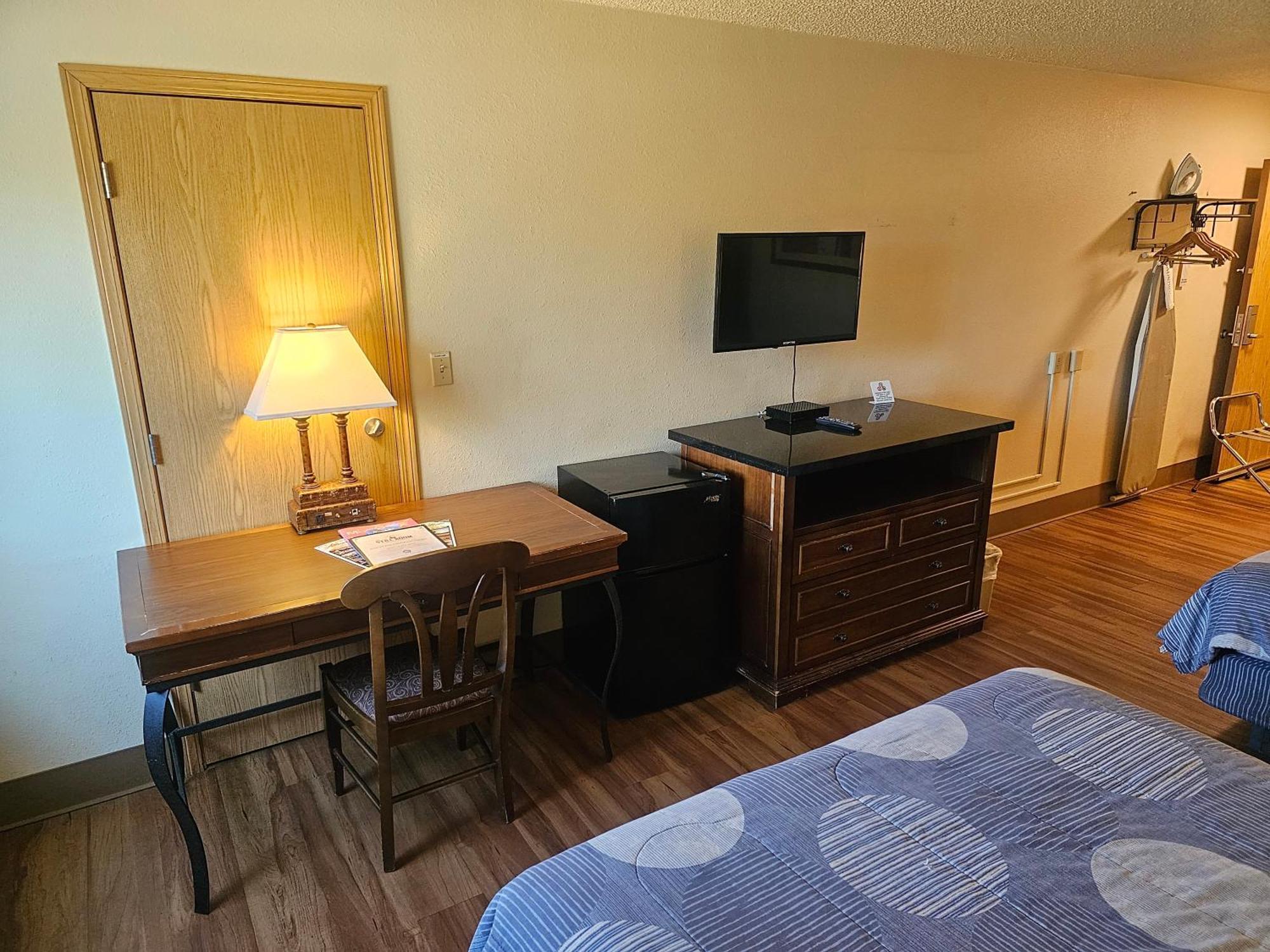 Family Room,1660295349:JPEG